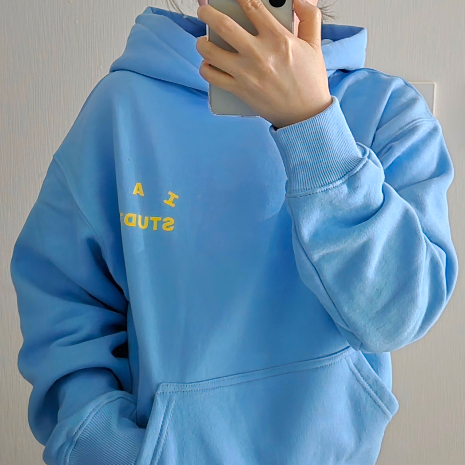 IAB Studio Hoodie Sky Blue Lemon 착용 스타일 - 3