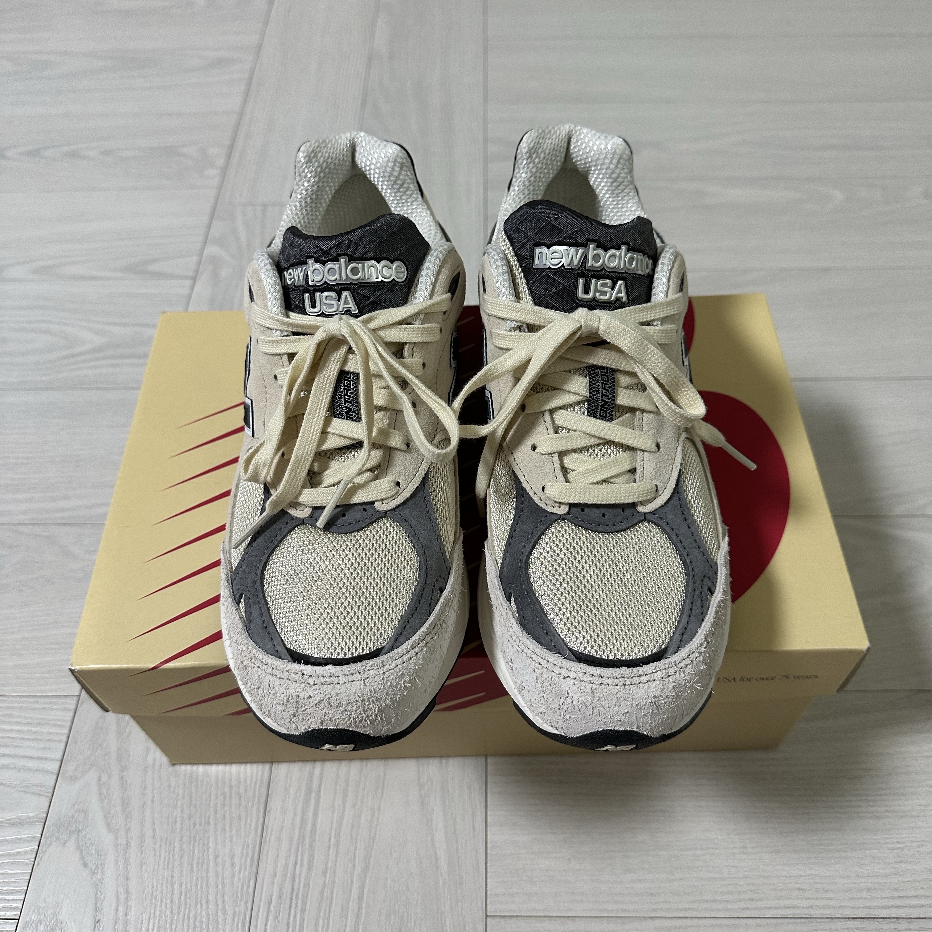 New Balance 990v3 Made in USA Moonbeam Macadamia Nut 착용 스타일 - 2