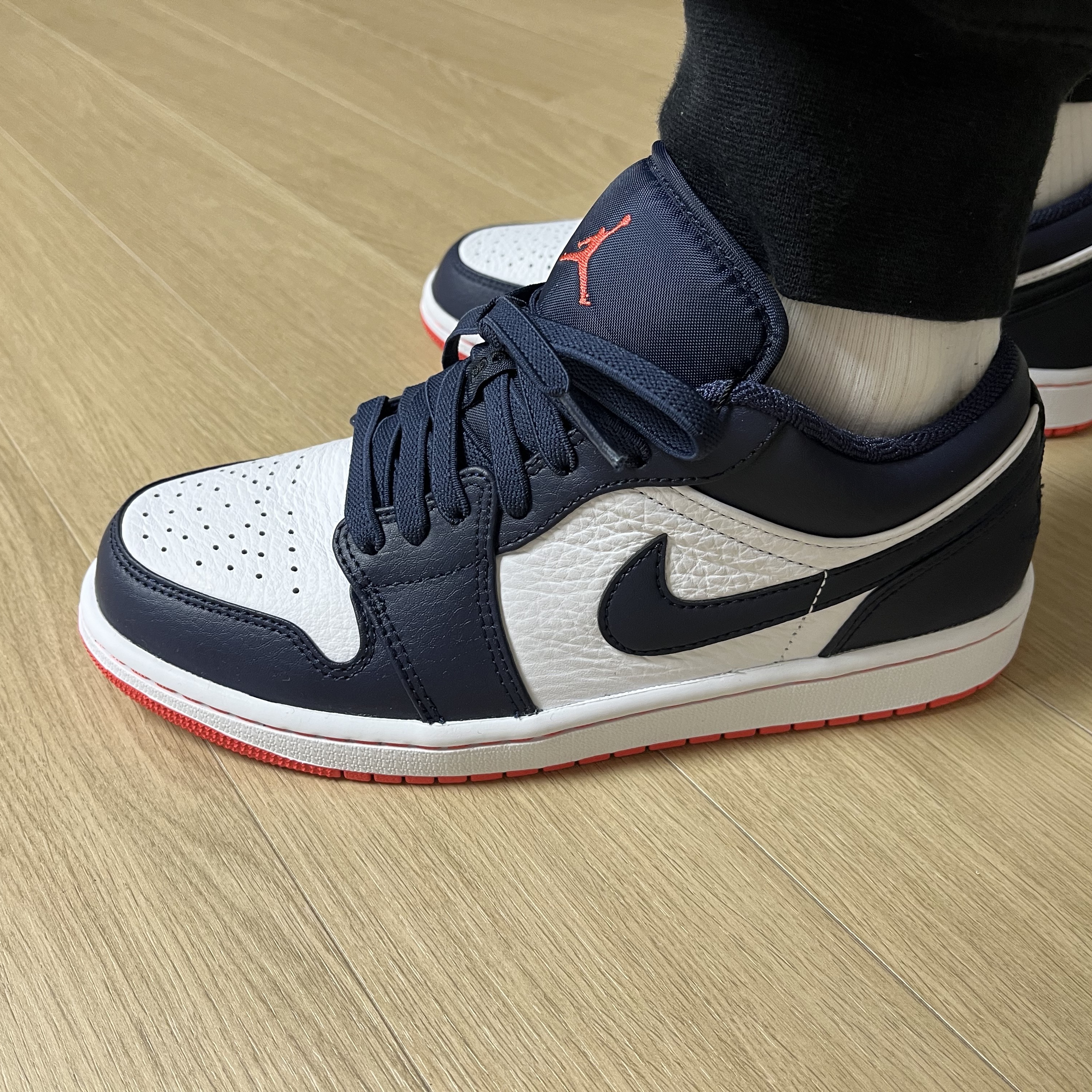 Jordan 1 Low Obsidian Ember Glow 착용 스타일