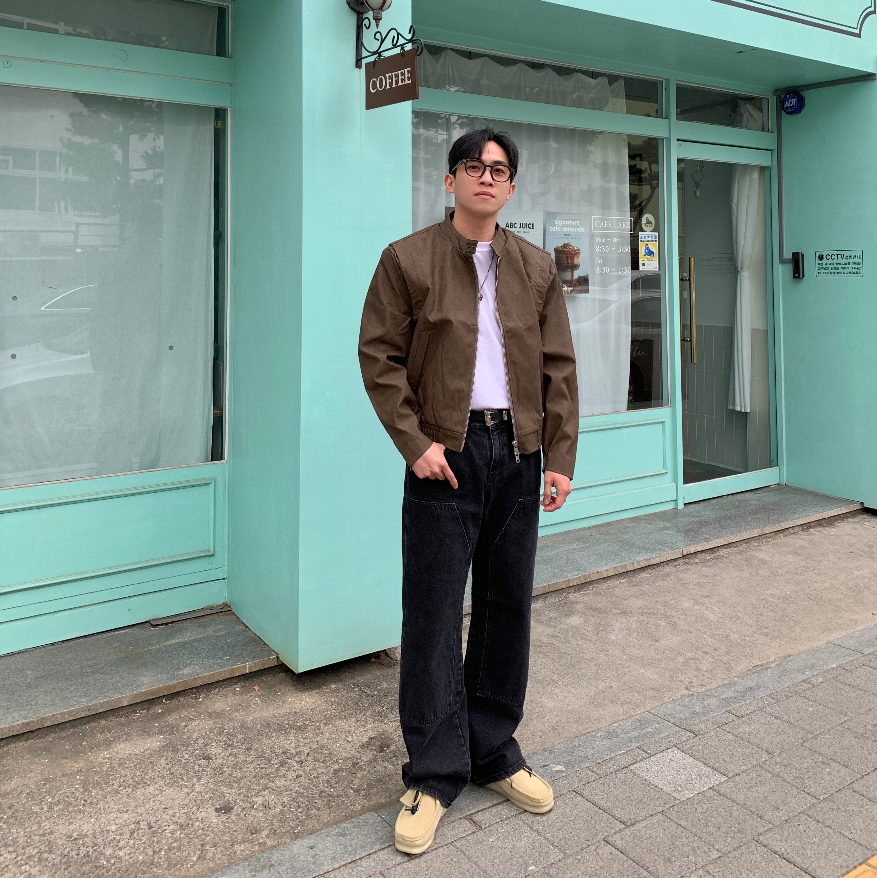 Clarks Wallabee Maple Suede 착용 스타일 - 1