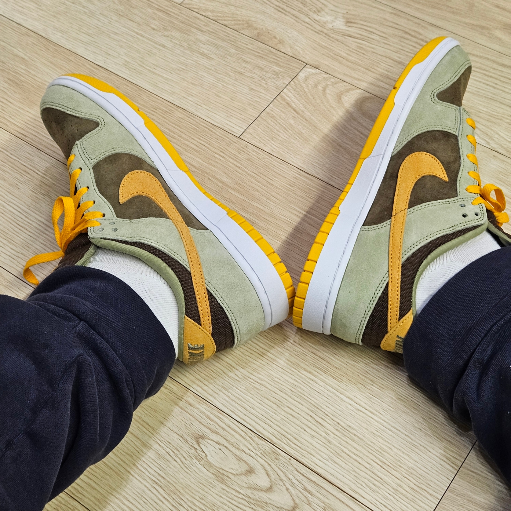 Nike Dunk Low SE Dusty Olive 착용 스타일 - 1