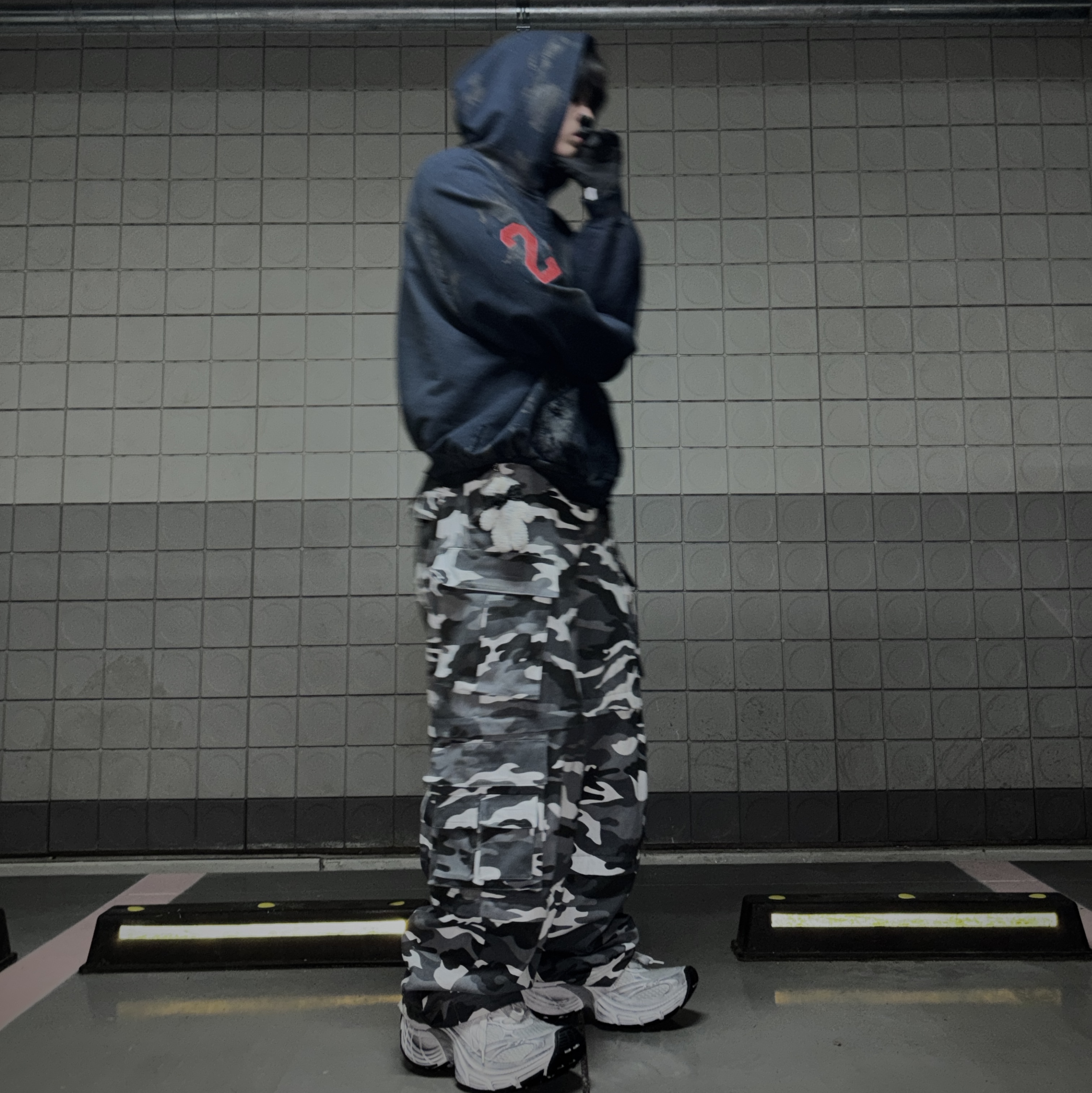 Balenciaga 10XL Sneakers White Black Grey, Project G/R Oversized Convertible Cargo Pants City Camo 착용 스타일 - 4