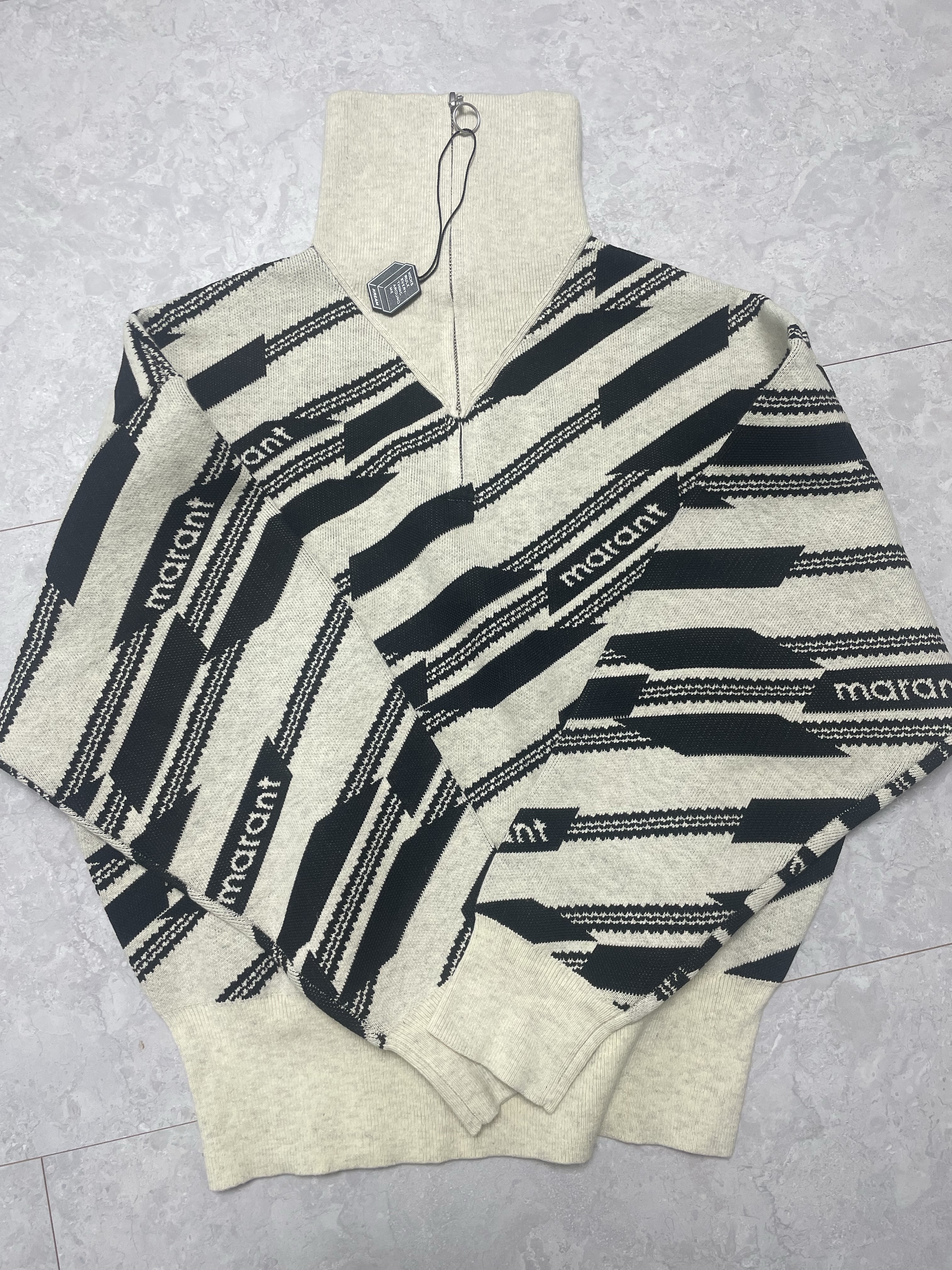 (W) Isabel Marant Edison Logo Sweater Ecru Black - 22SS 착용 스타일