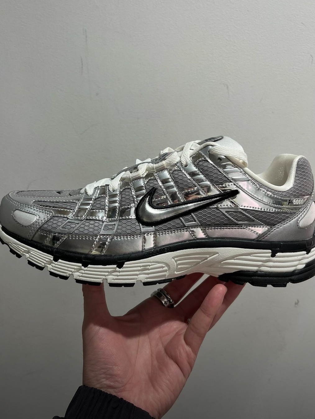 (W) Nike P-6000 Laser Blue, (W) Nike P-6000 Metallic Silver Red 착용 스타일 - 5