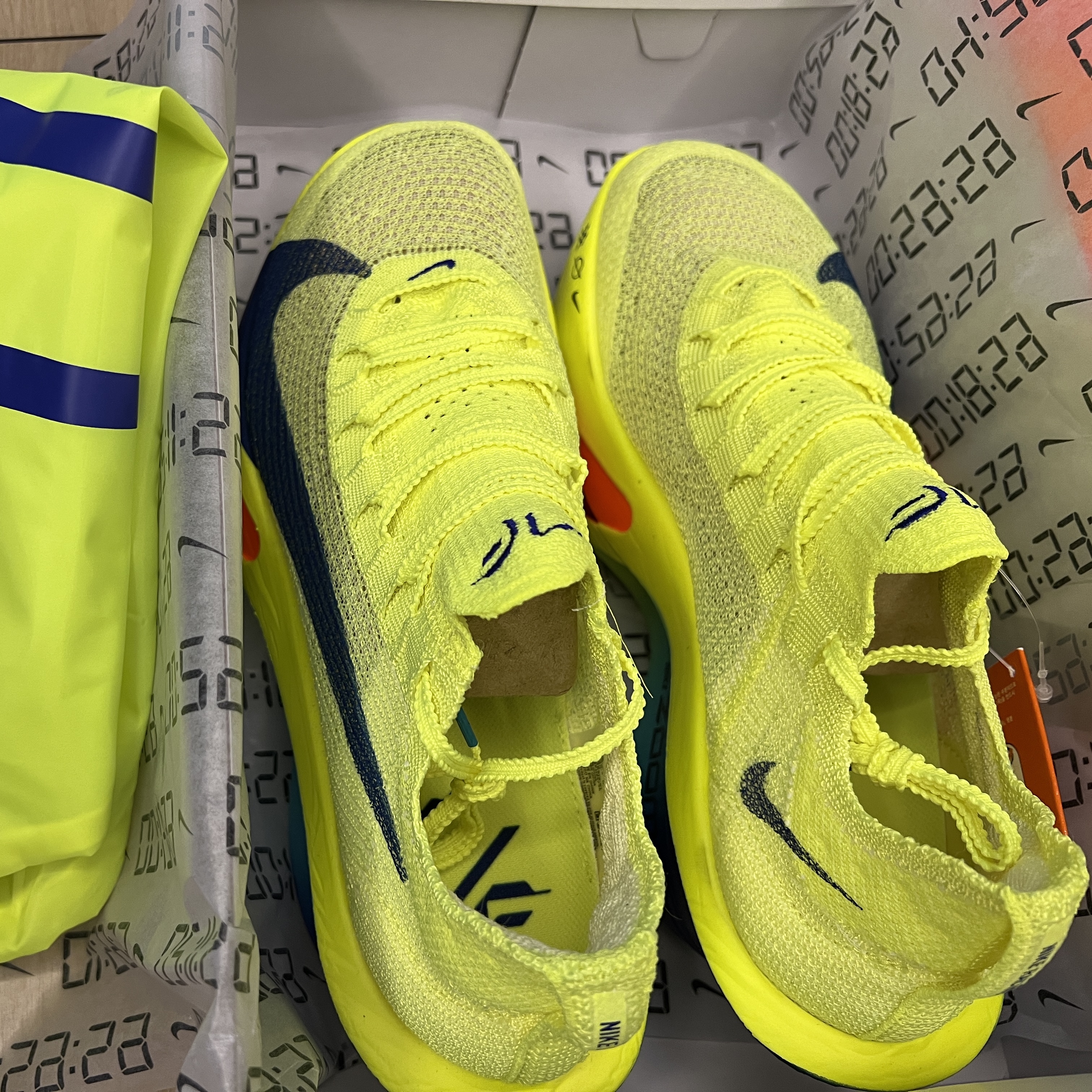 Nike Air Zoom Alphafly Next% 3 Volt 착용 스타일 - 2