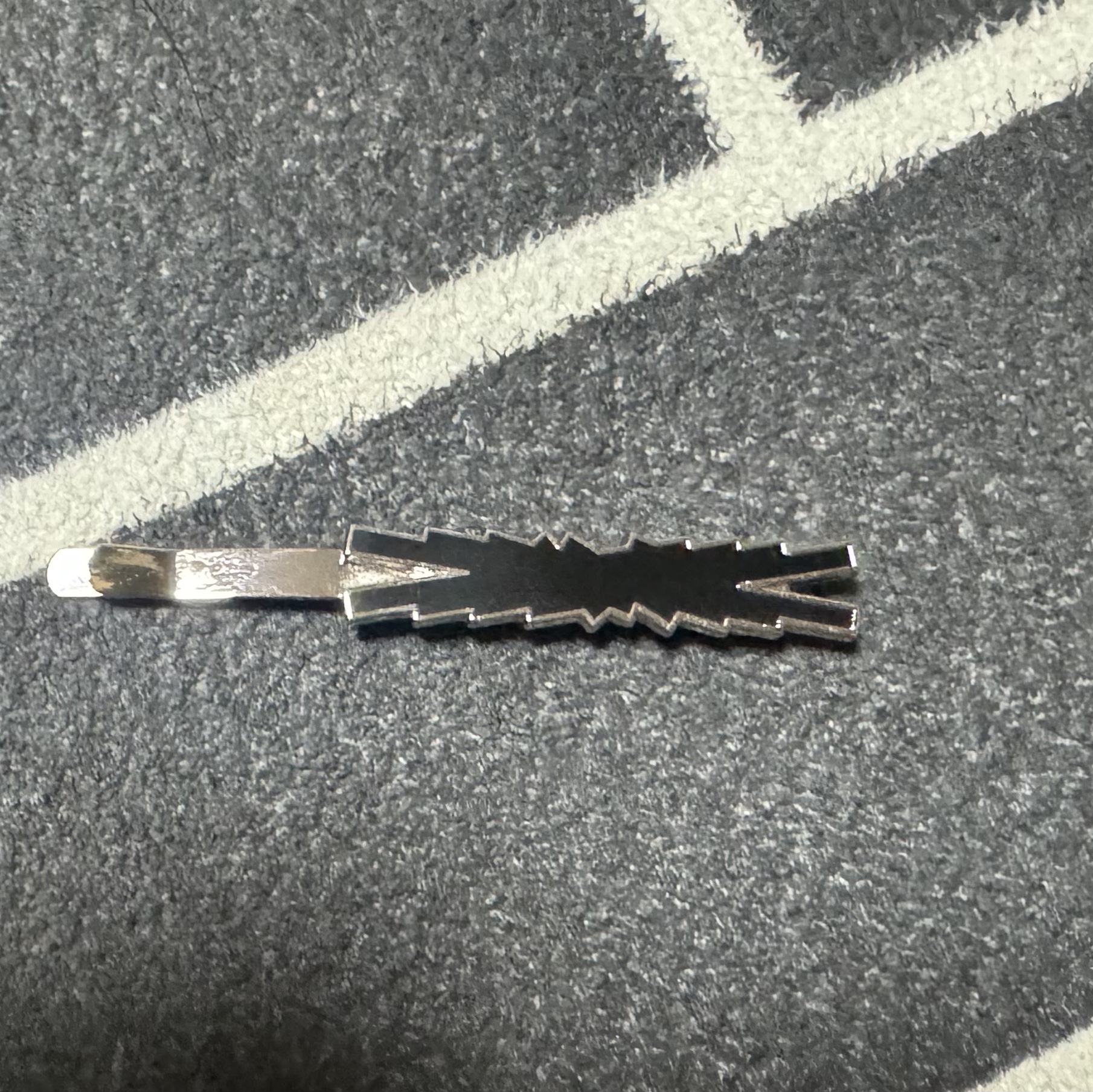 LE SSERAFIM Symbol Hair Pin 착용 스타일 - 1