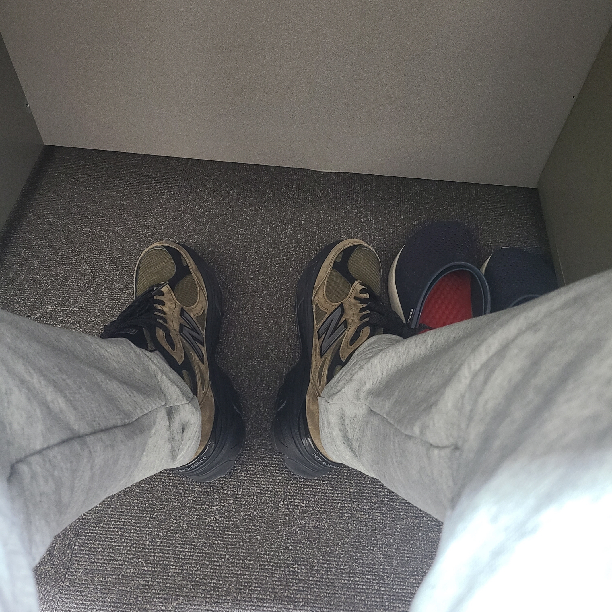 New Balance x JJJJound 990v3 Brown Black 착용 스타일