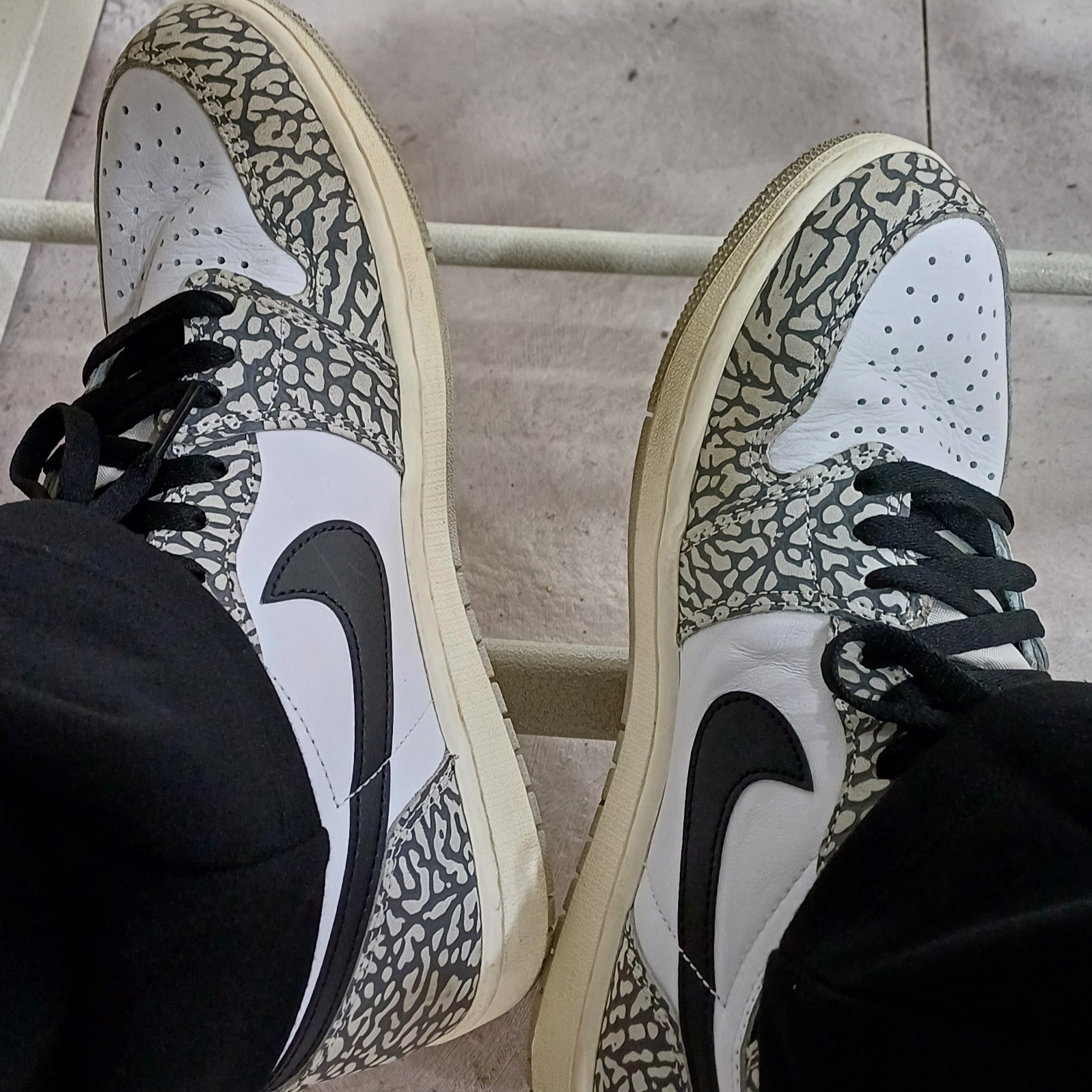 Jordan 1 Retro High OG White Cement 착용 스타일
