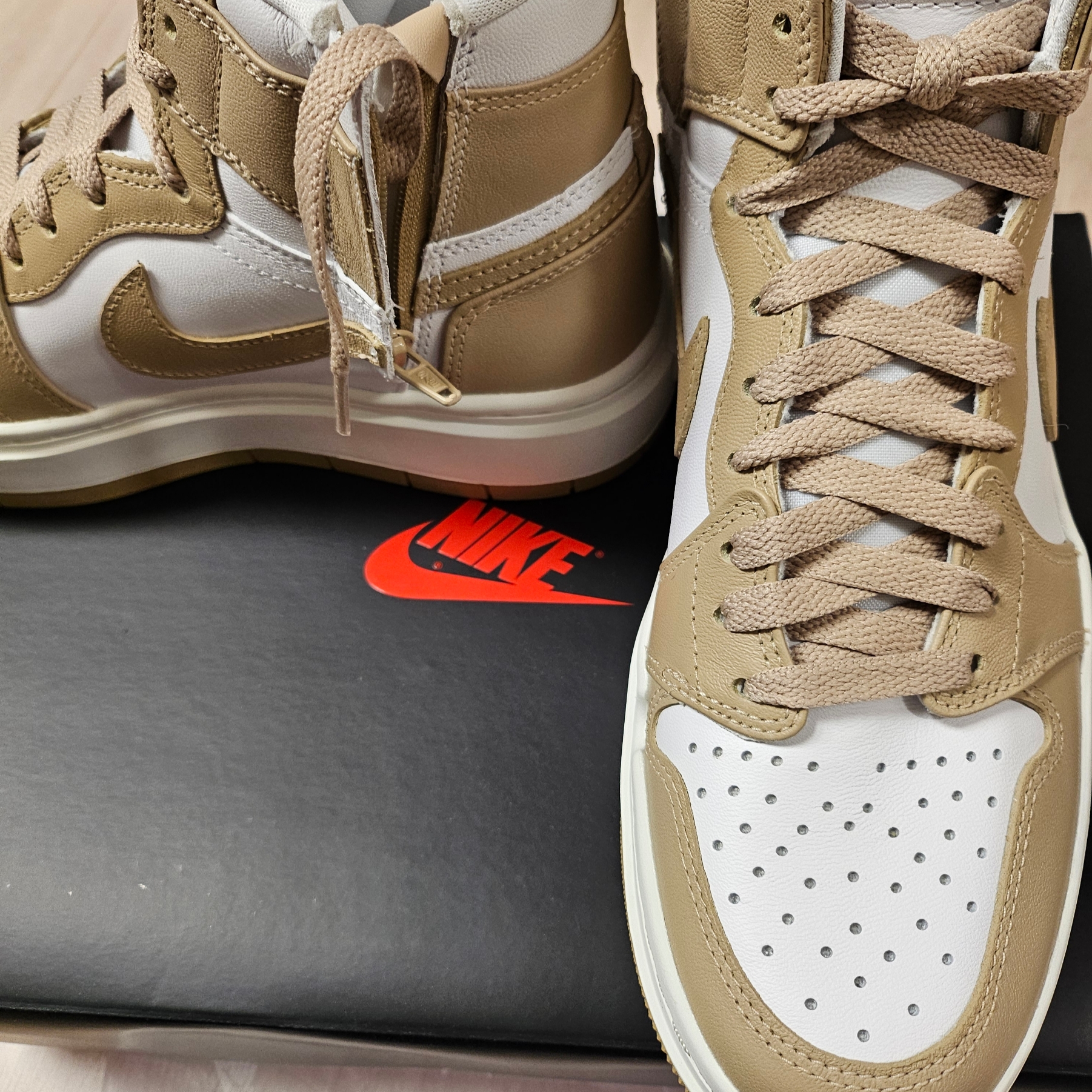 (W) Jordan 1 Elevate High White Desert 착용 스타일 - 2