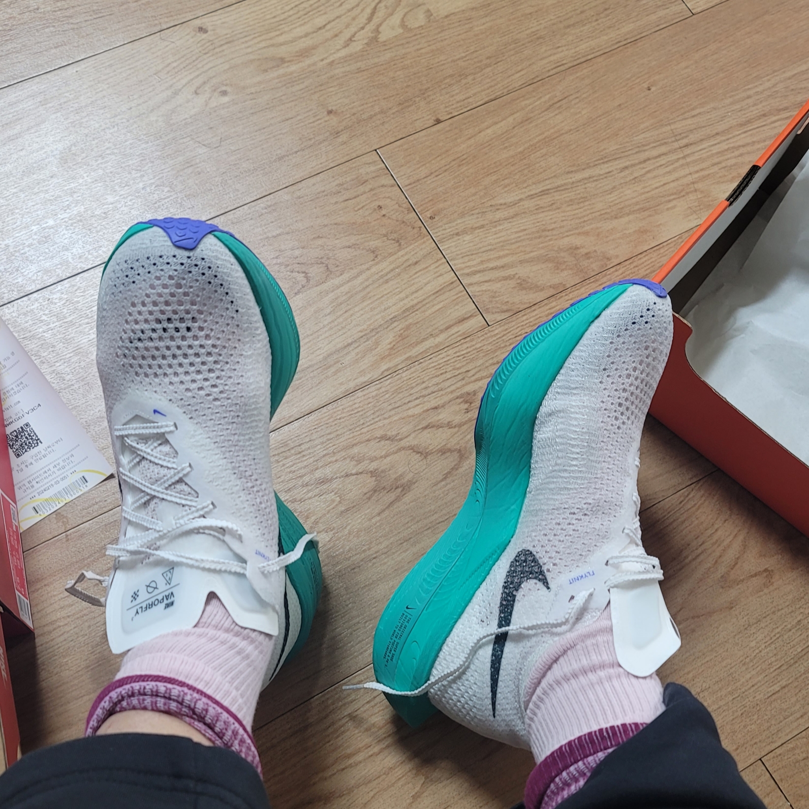 Nike ZoomX Vaporfly Next% 3 White Deep Jungle 착용 스타일