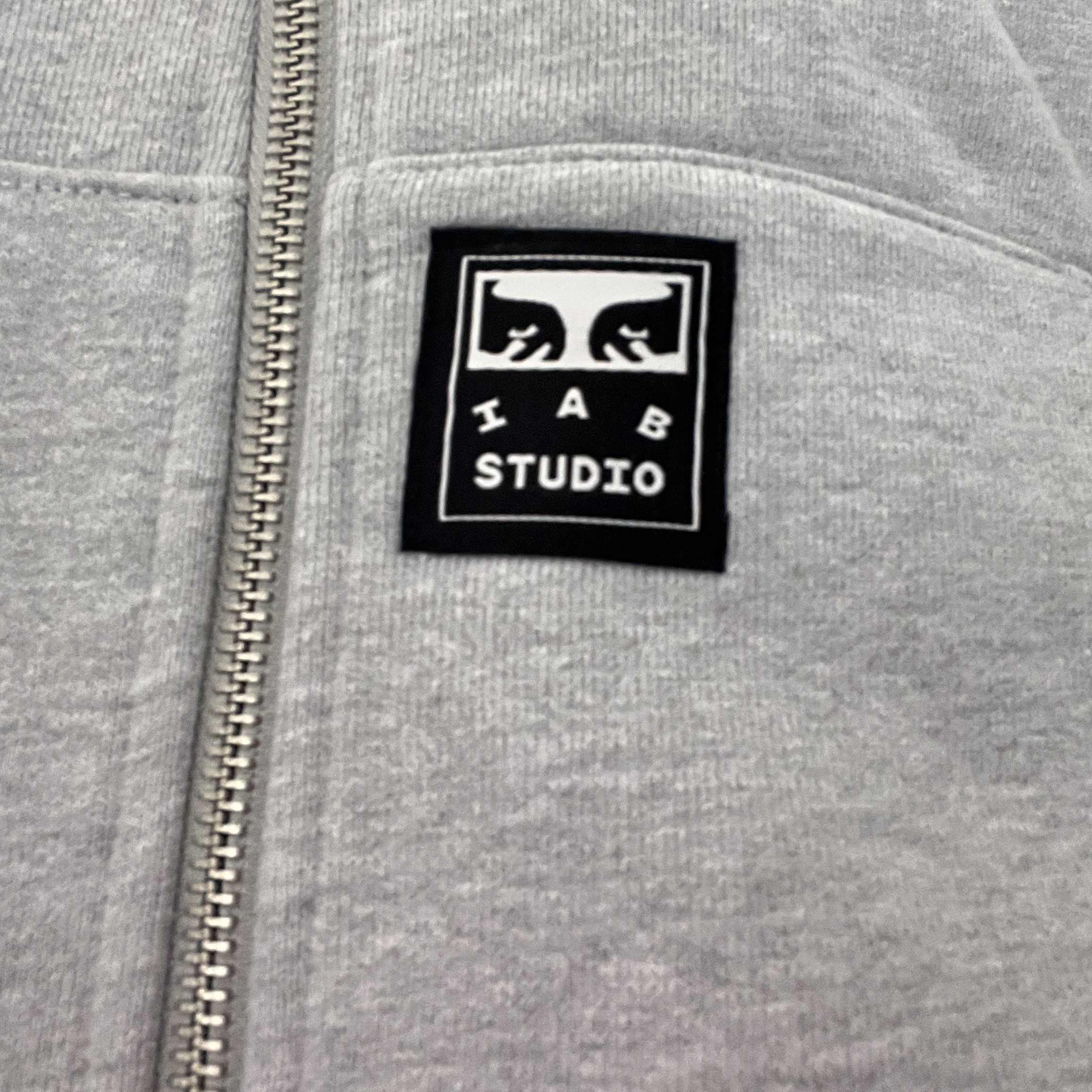 IAB Studio x Obey Icon Extra Heavy Zip Hoodie Grey Heather 착용 스타일 - 2