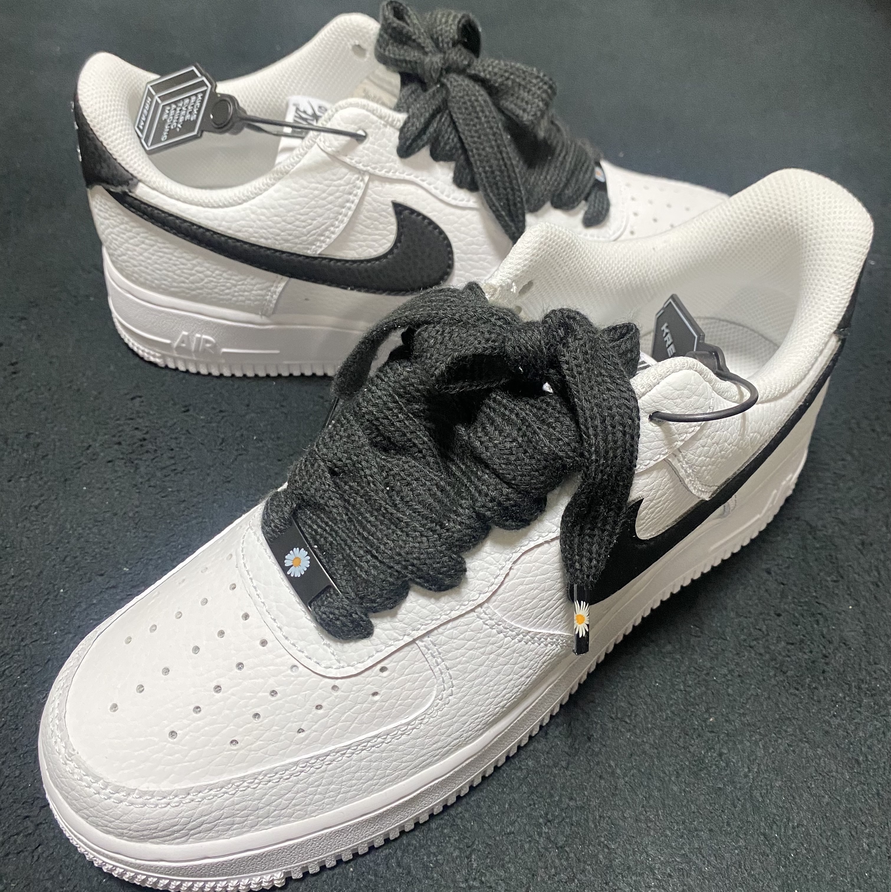 Nike Air Force 1 '07 White Black 착용 스타일 - 1