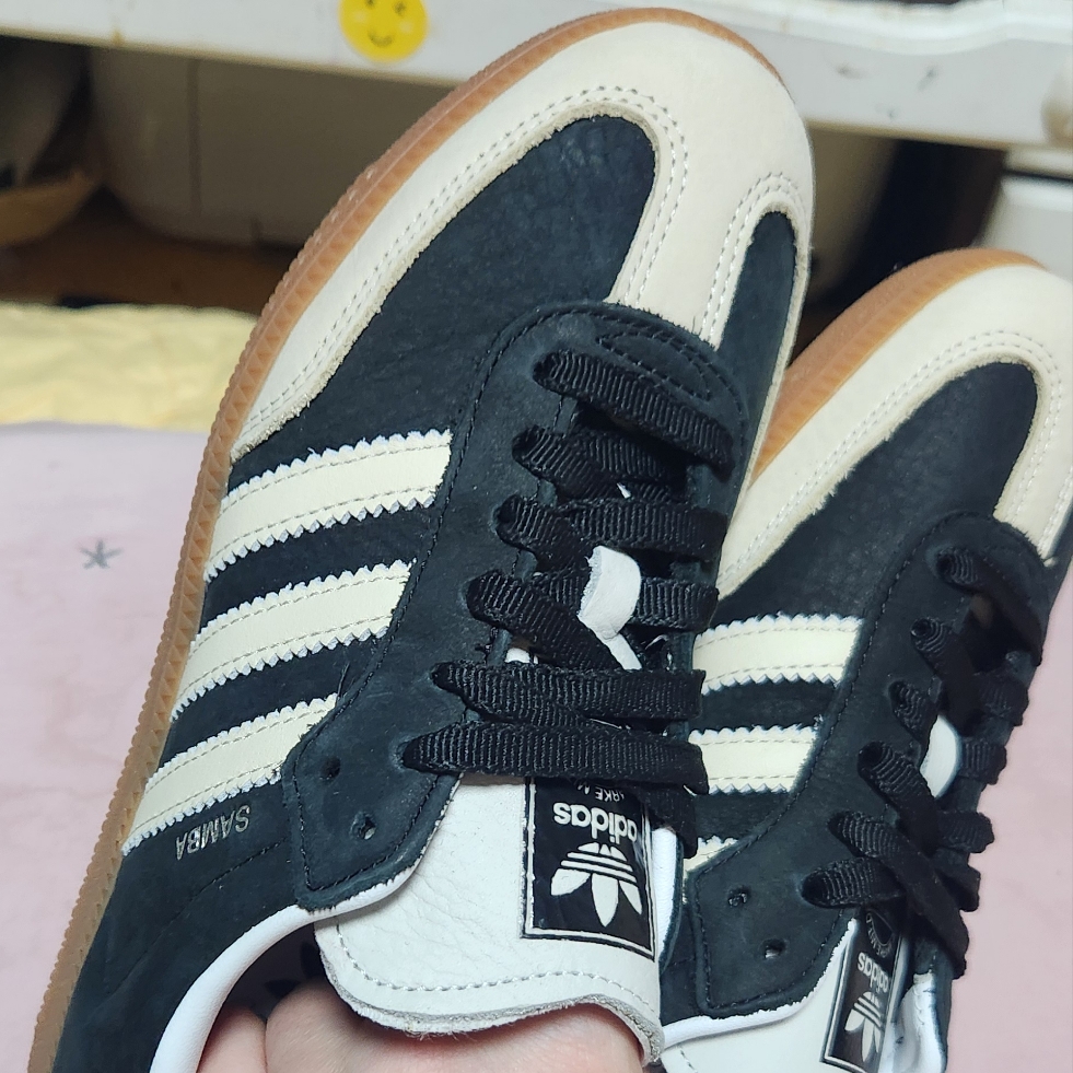 (W) Adidas Samba OG Core Black Wonder White 착용 스타일 - 1