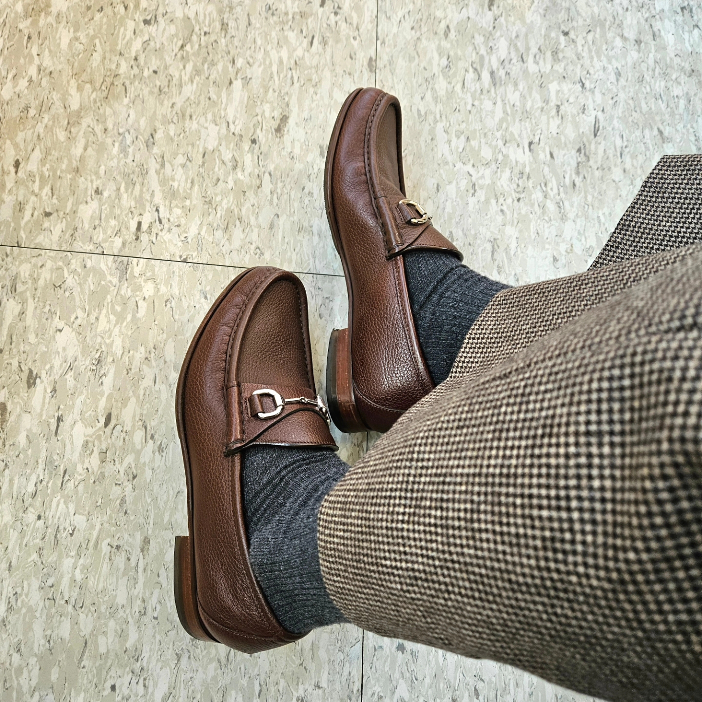 Gucci Loafer with Horsebit Brown Leather, Rolex Submariner 41mm 124060 Black Oyster 착용 스타일 - 7