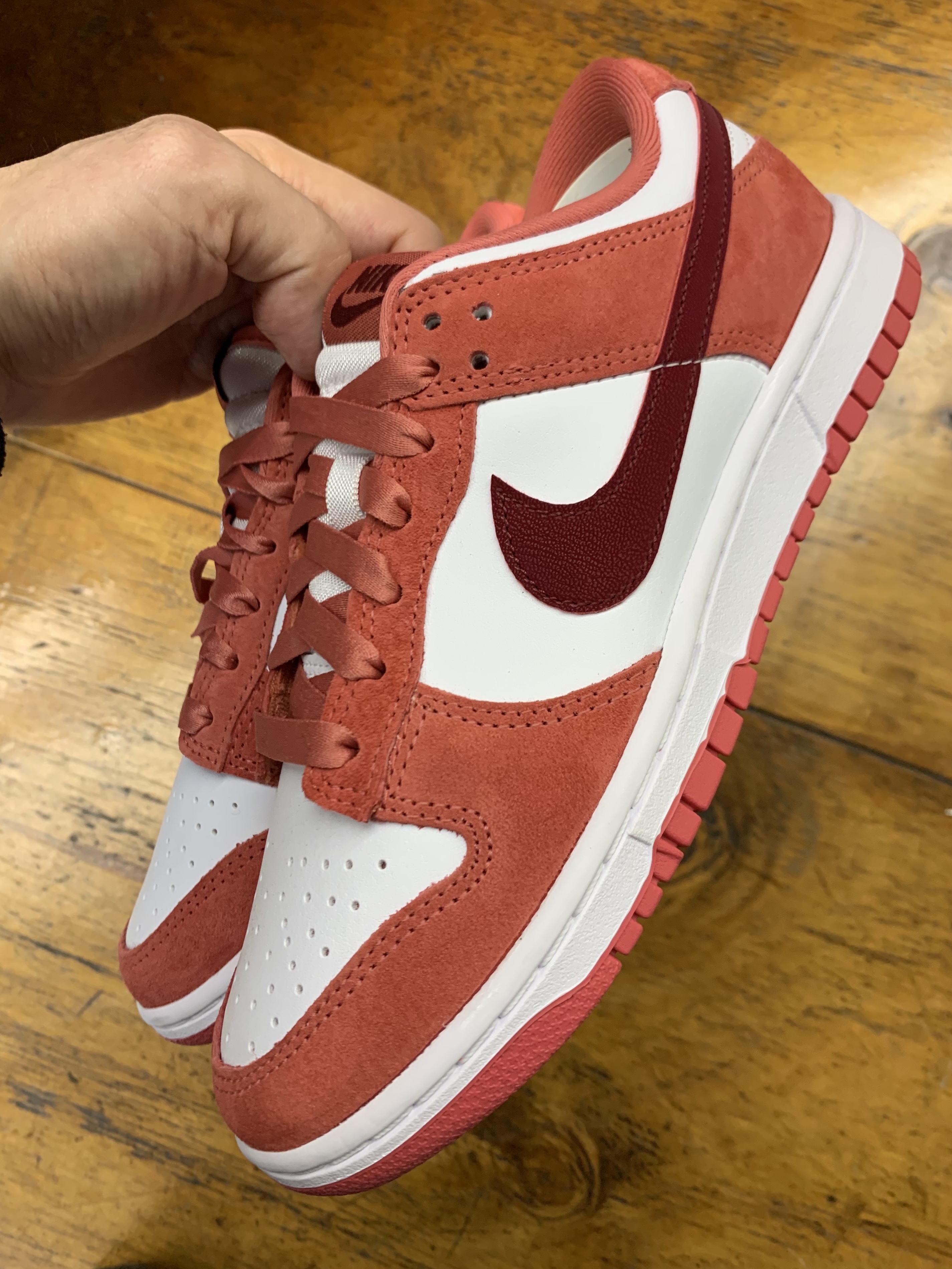 (W) Nike Dunk Low Valentine Day White Adobe 착용 스타일
