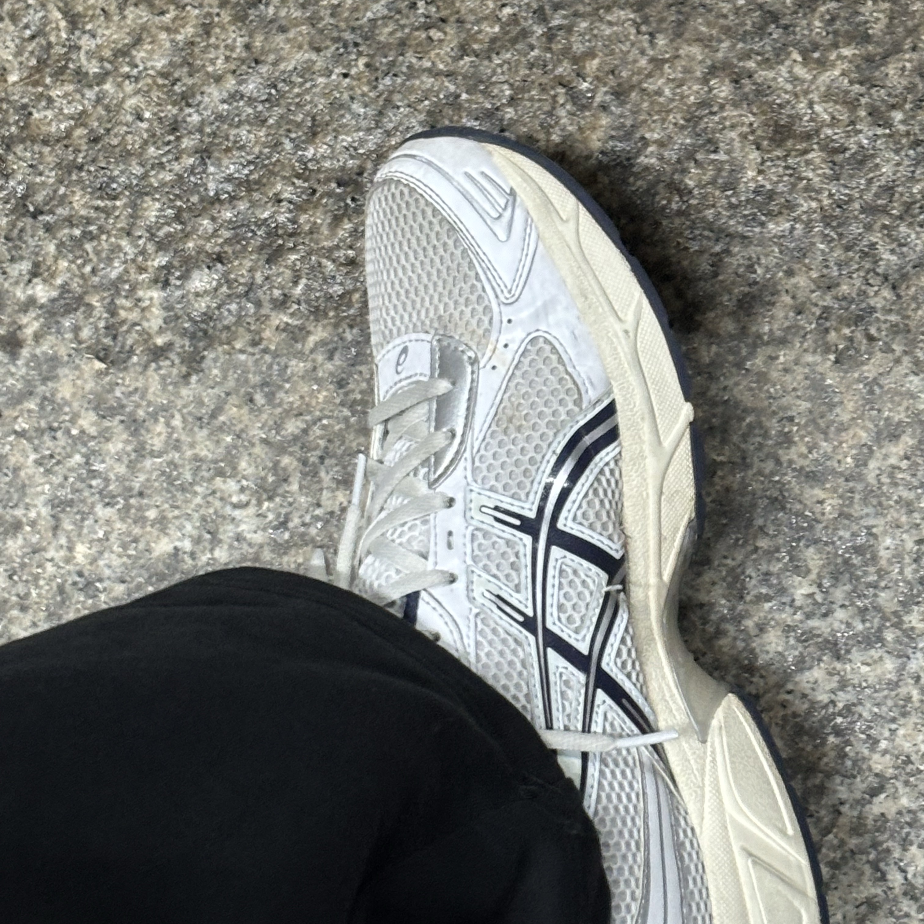 (W) Asics Gel-1130 White Midnight, New Balance 993 Made in USA Grey - D Standard 착용 스타일