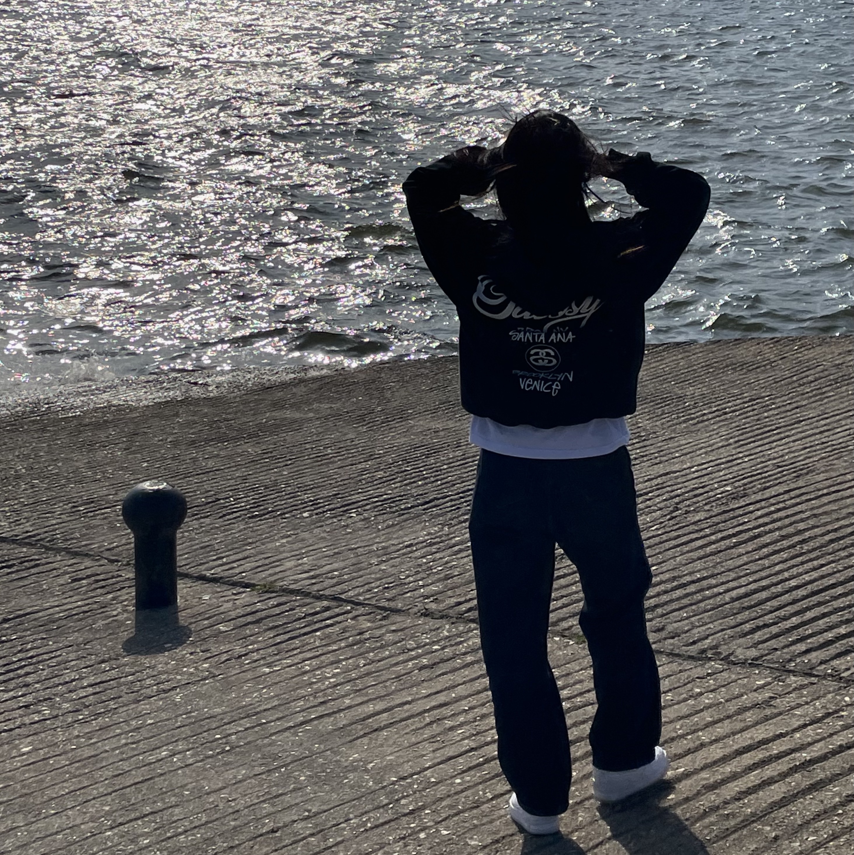 Stussy World Tour Hoodie Black 2023, Nike Air Force 1 '07 Low White 착용 스타일 - 2