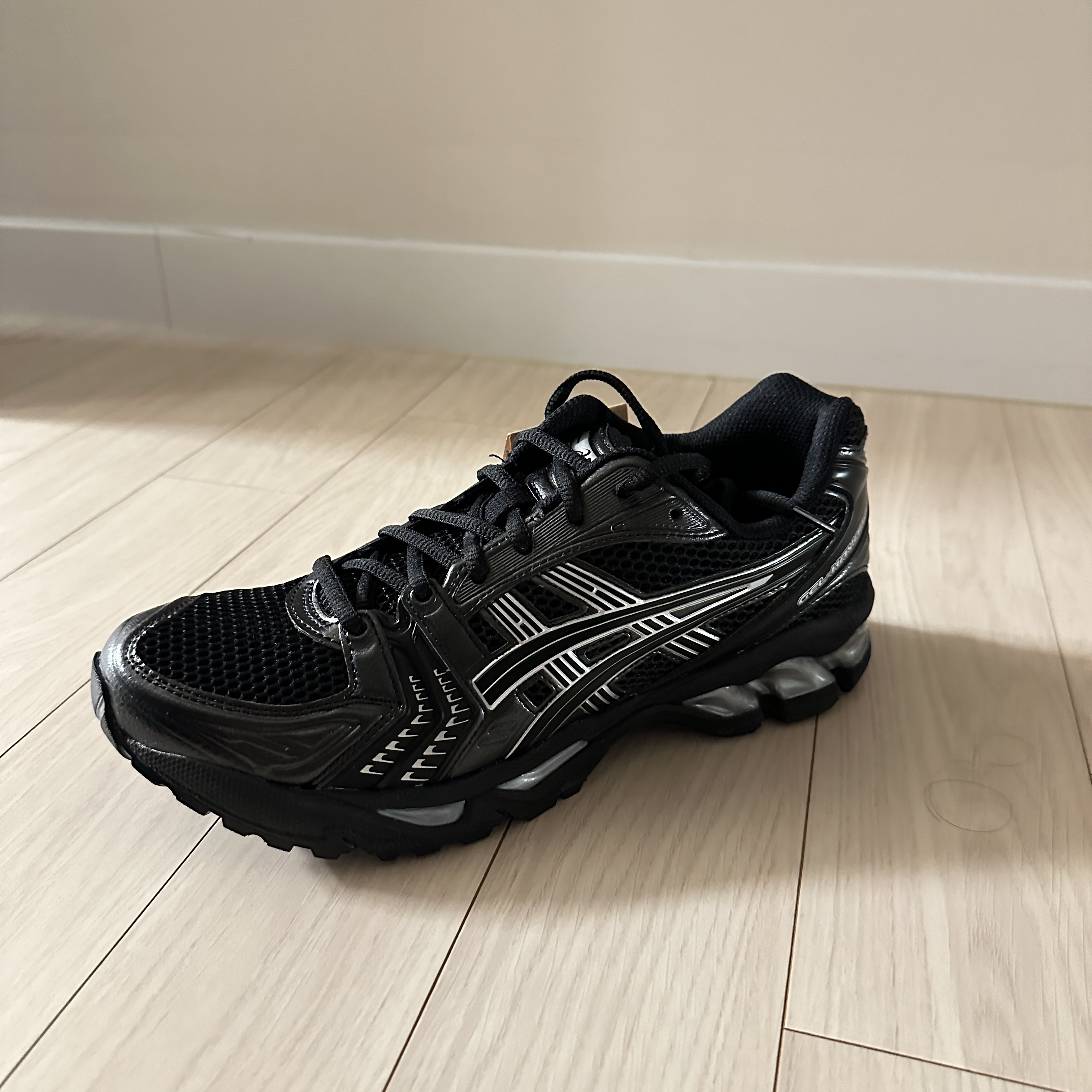 Asics Gel-Kayano 14 Black Pure Silver 착용 스타일 - 1