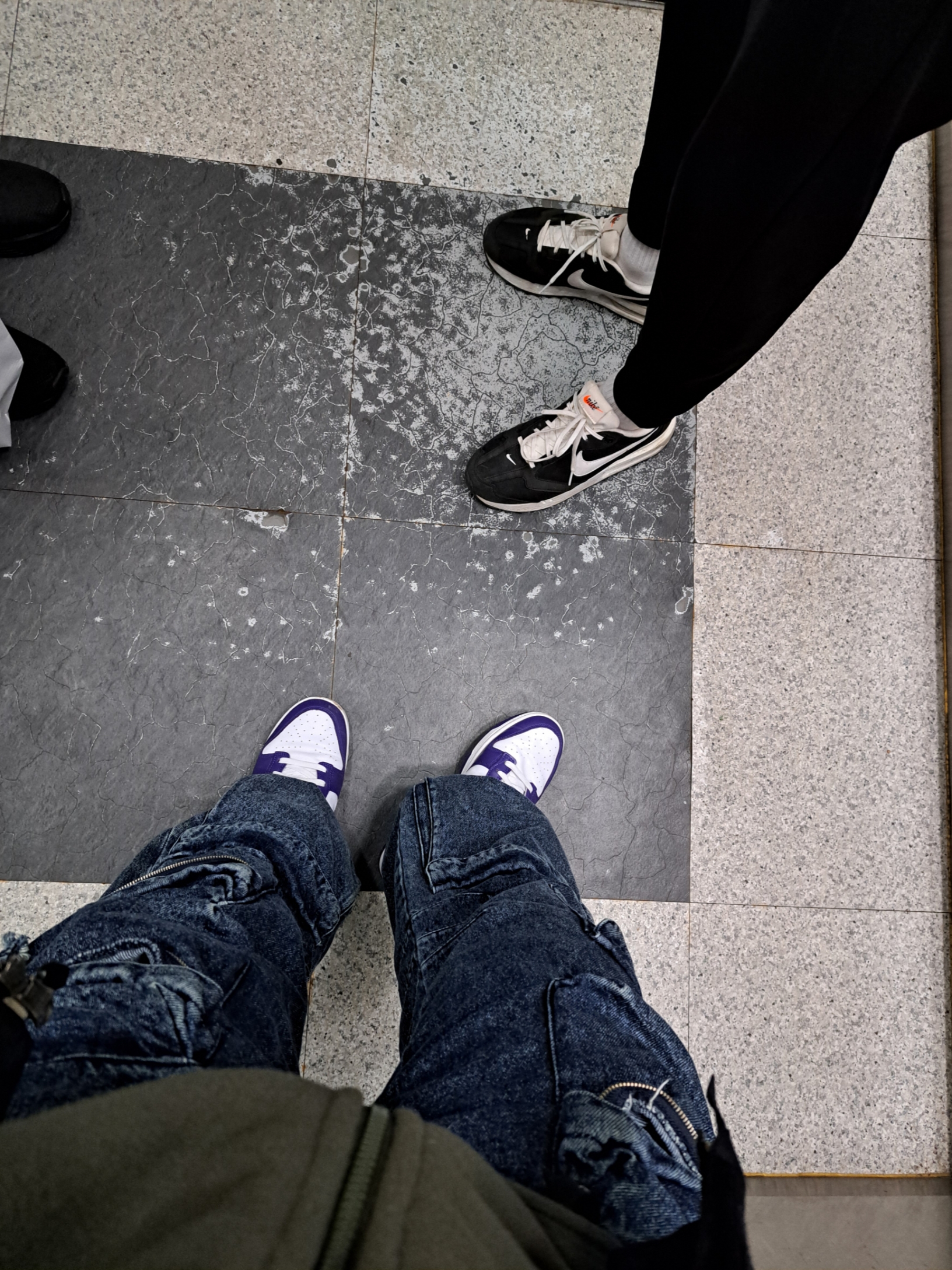 Nike Dunk Low Retro Championship Court Purple, Nike Air Max Dawn Black White 착용 스타일 - 4
