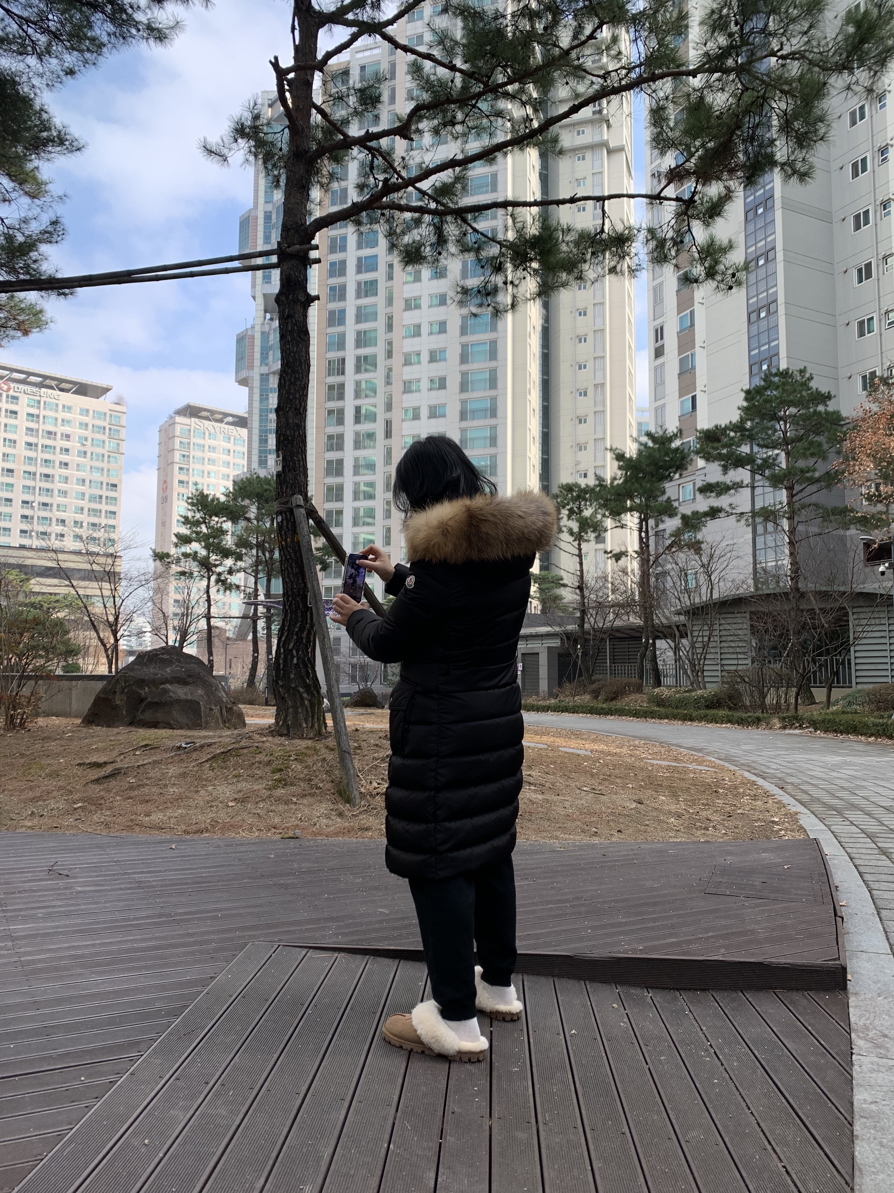 (W) Moncler Khloe Long Down Jacket Black - 21FW 착용 스타일