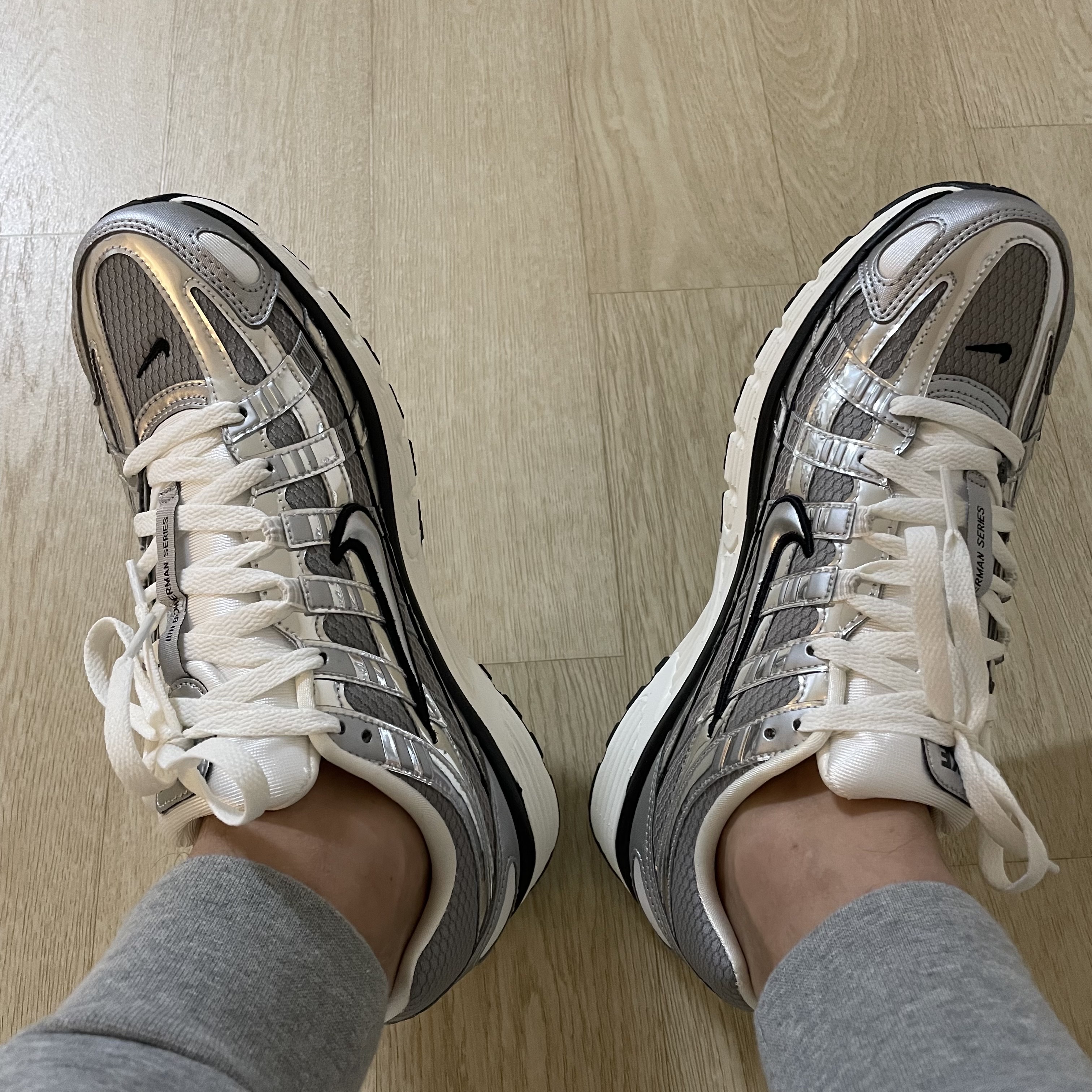 Nike P-6000 Metallic Silver 착용 스타일