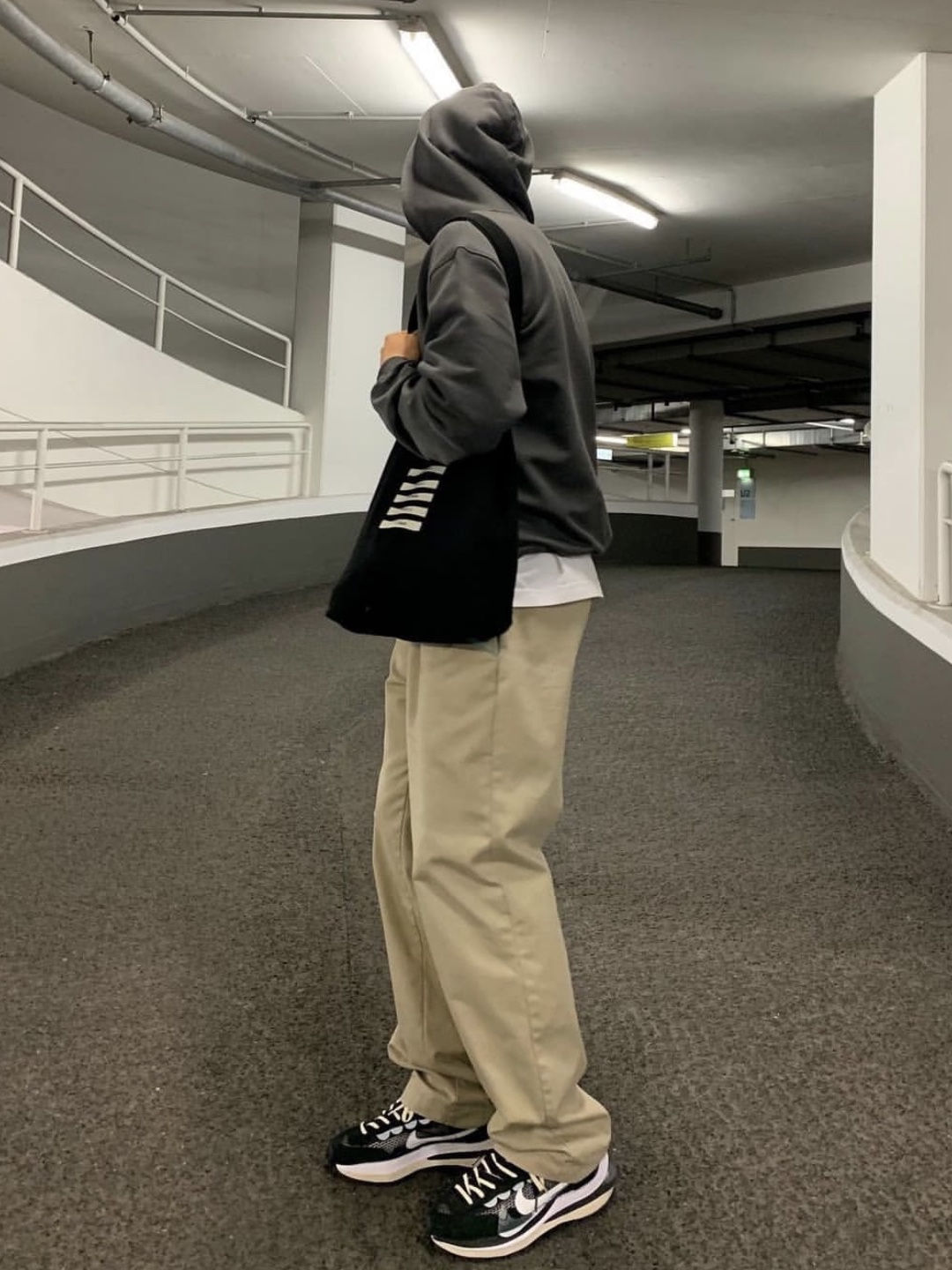 Nike x Sacai VaporWaffle Black White 착용 스타일
