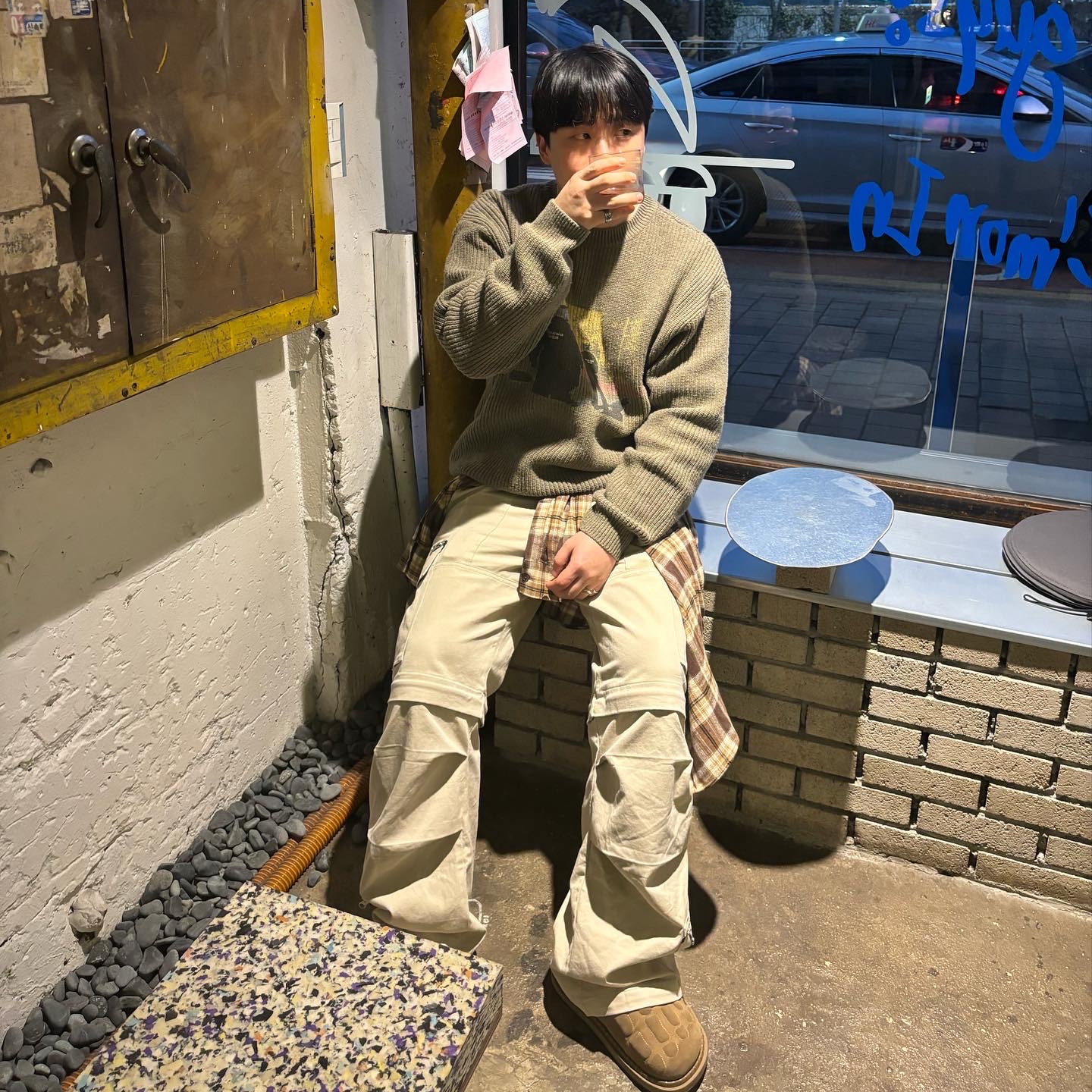 Kinchi x Yiyae Bone Mule Camel 착용 스타일 - 1
