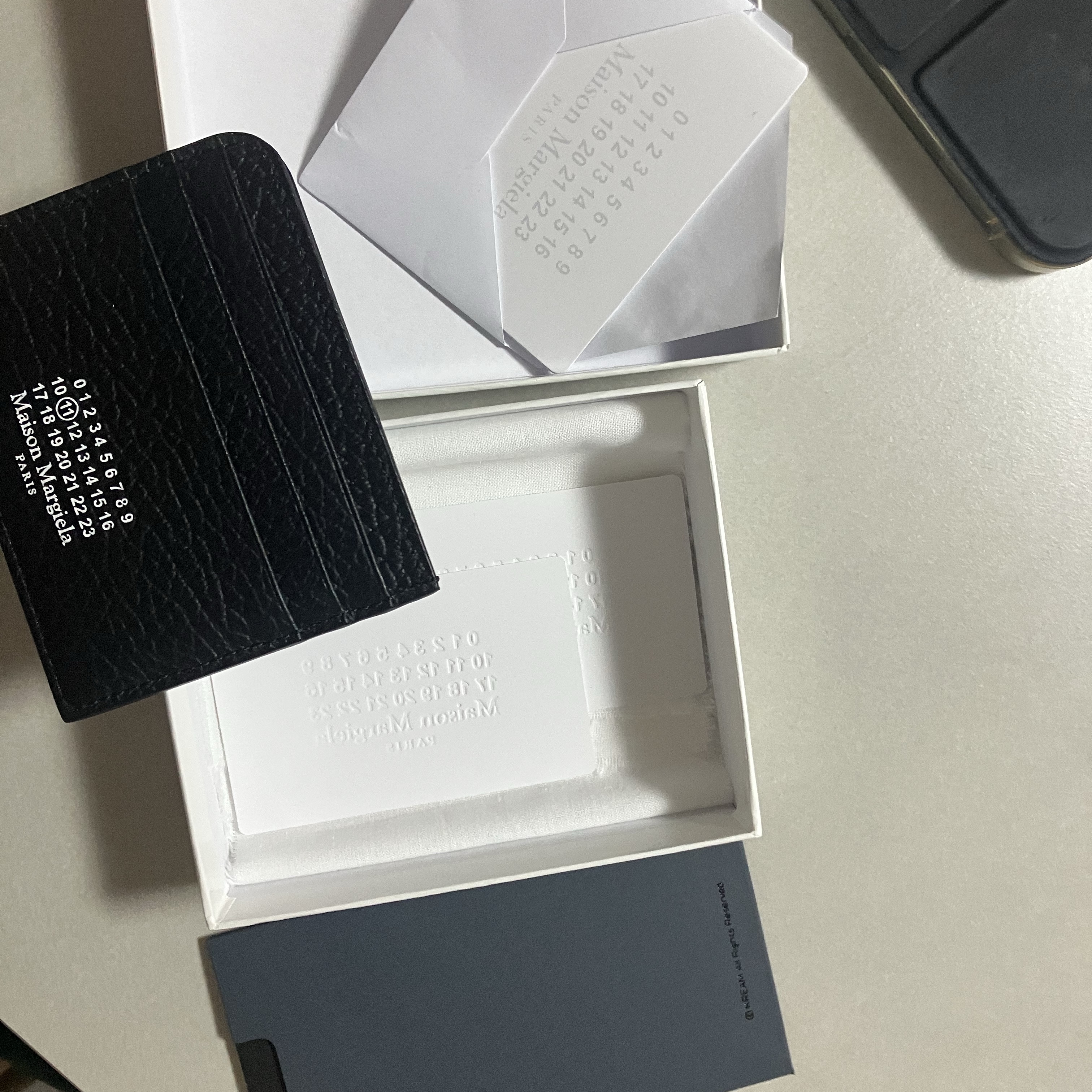 Maison Margiela Numbers Logo Grainy Leather Card Holder Black 착용 스타일