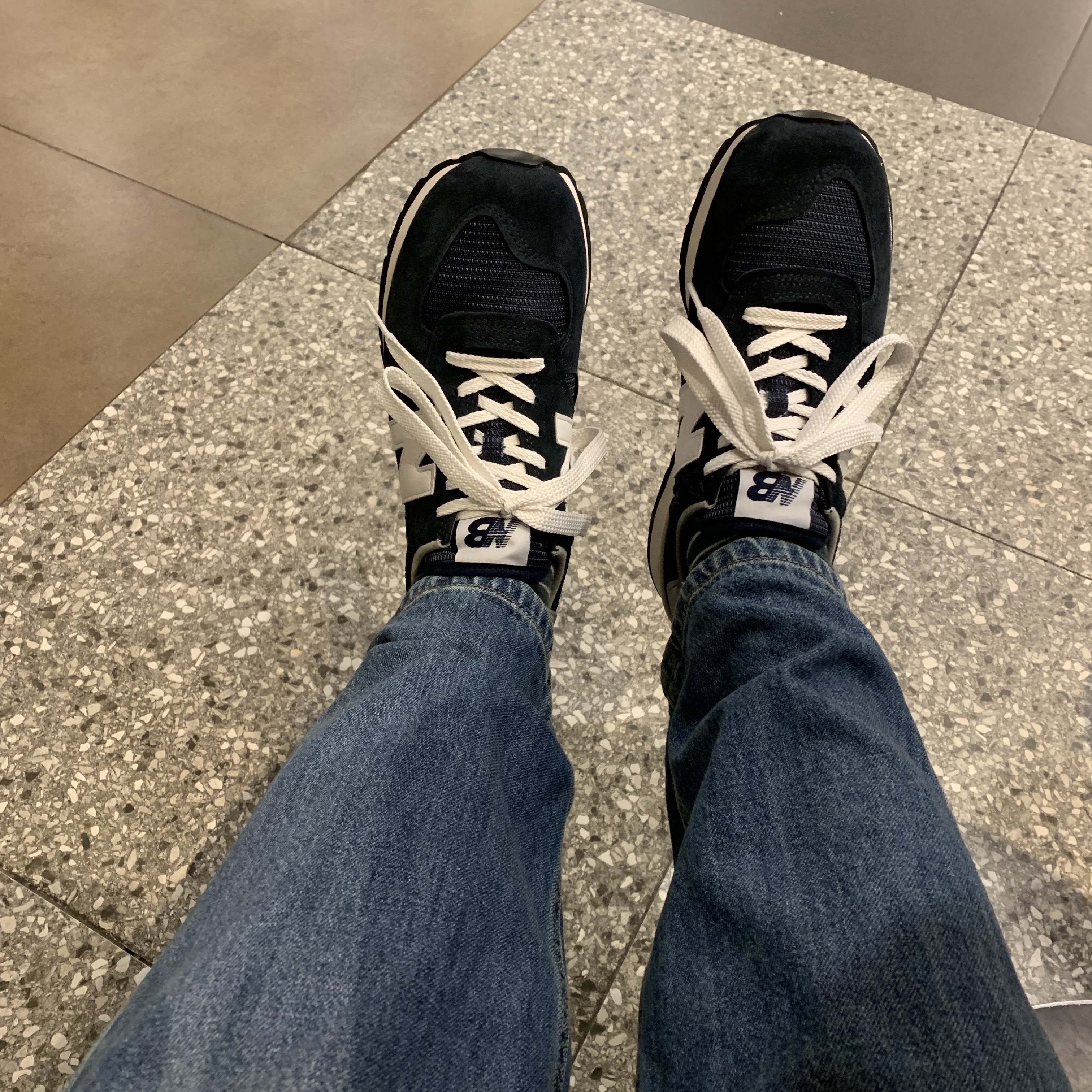 New Balance 990v1 Made in USA Navy 착용 스타일 - 1
