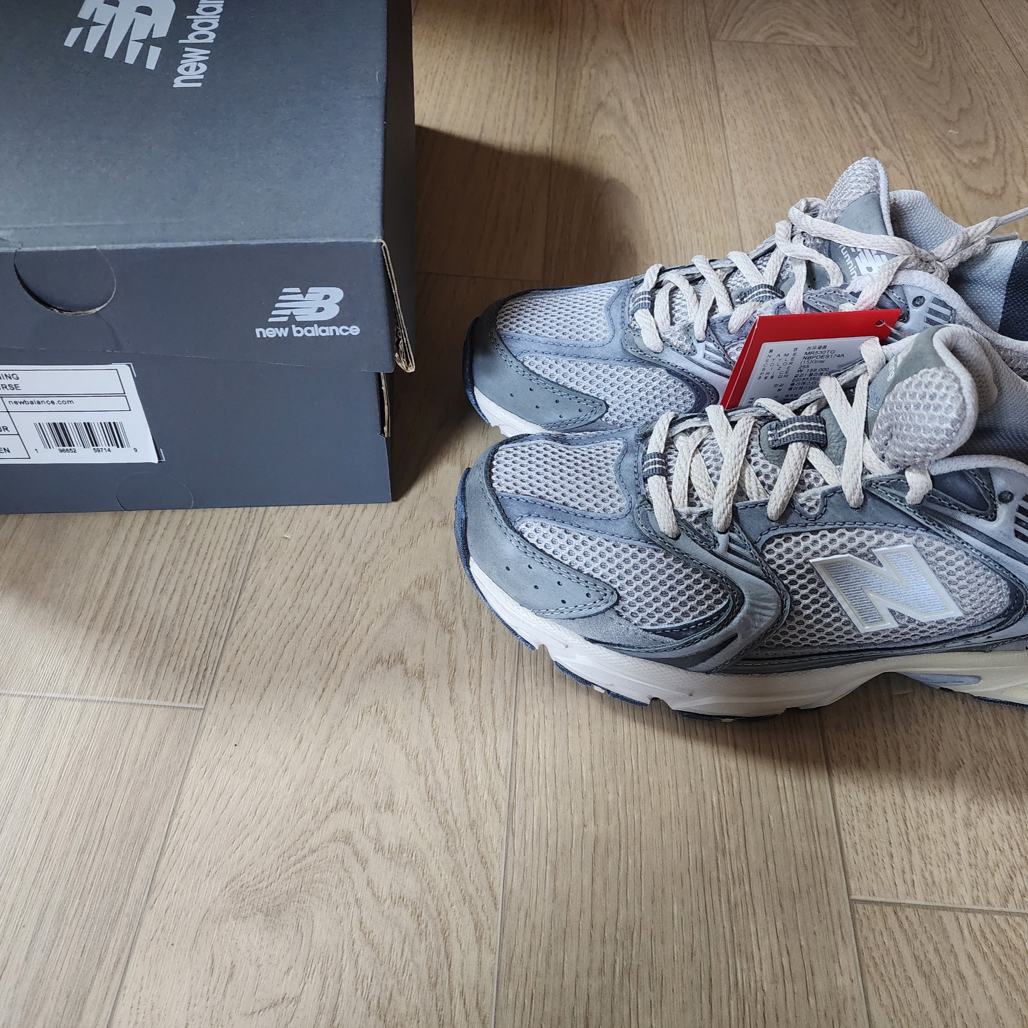 New Balance 530 Premium Vintage Grey Matter 착용 스타일 - 2