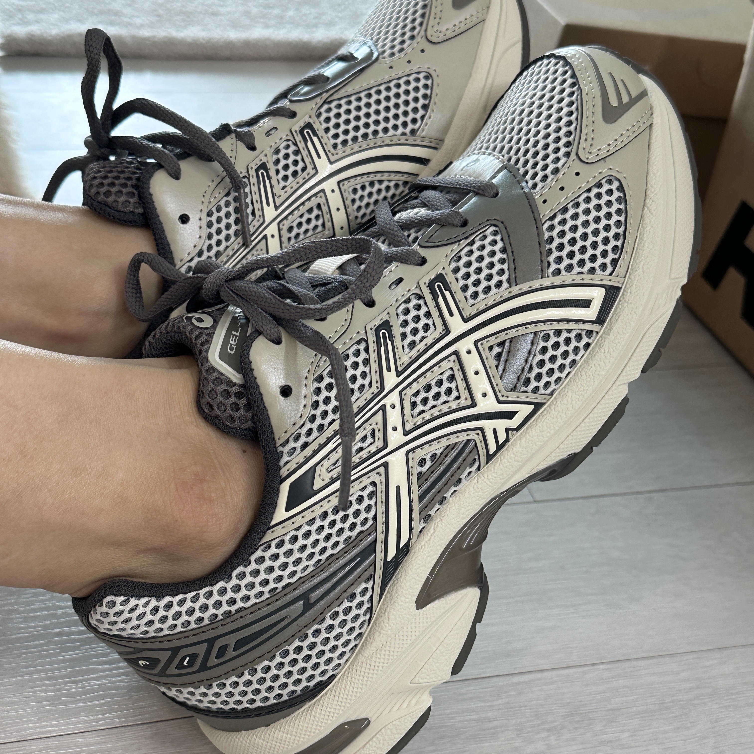 Asics Gel-1130 Birch Dark Taupe - Korea Exclusive 착용 스타일 - 2