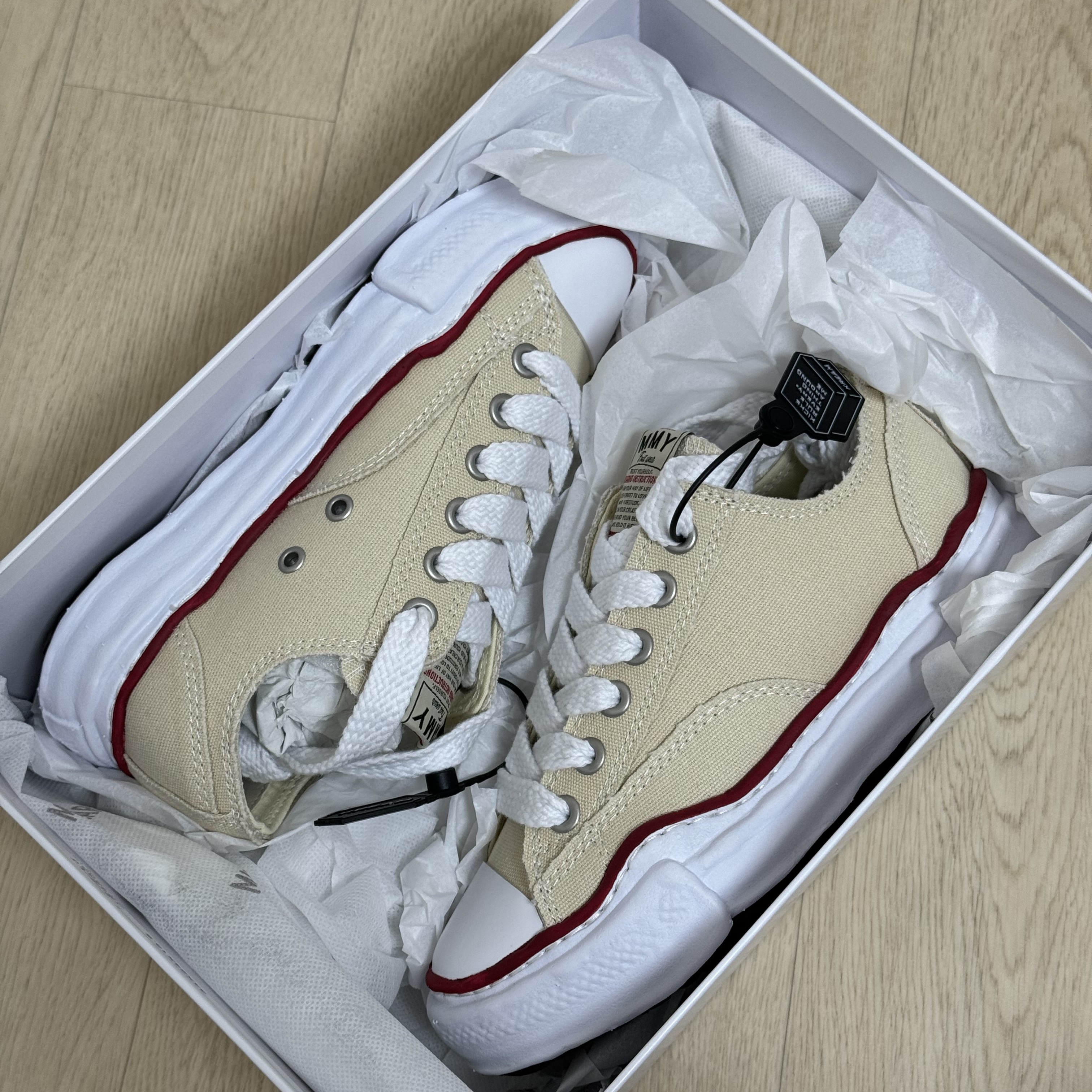 Maison Mihara Yasuhiro Peterson OG Sole Canvas Low-top Sneakers Natural 착용 스타일 - 2