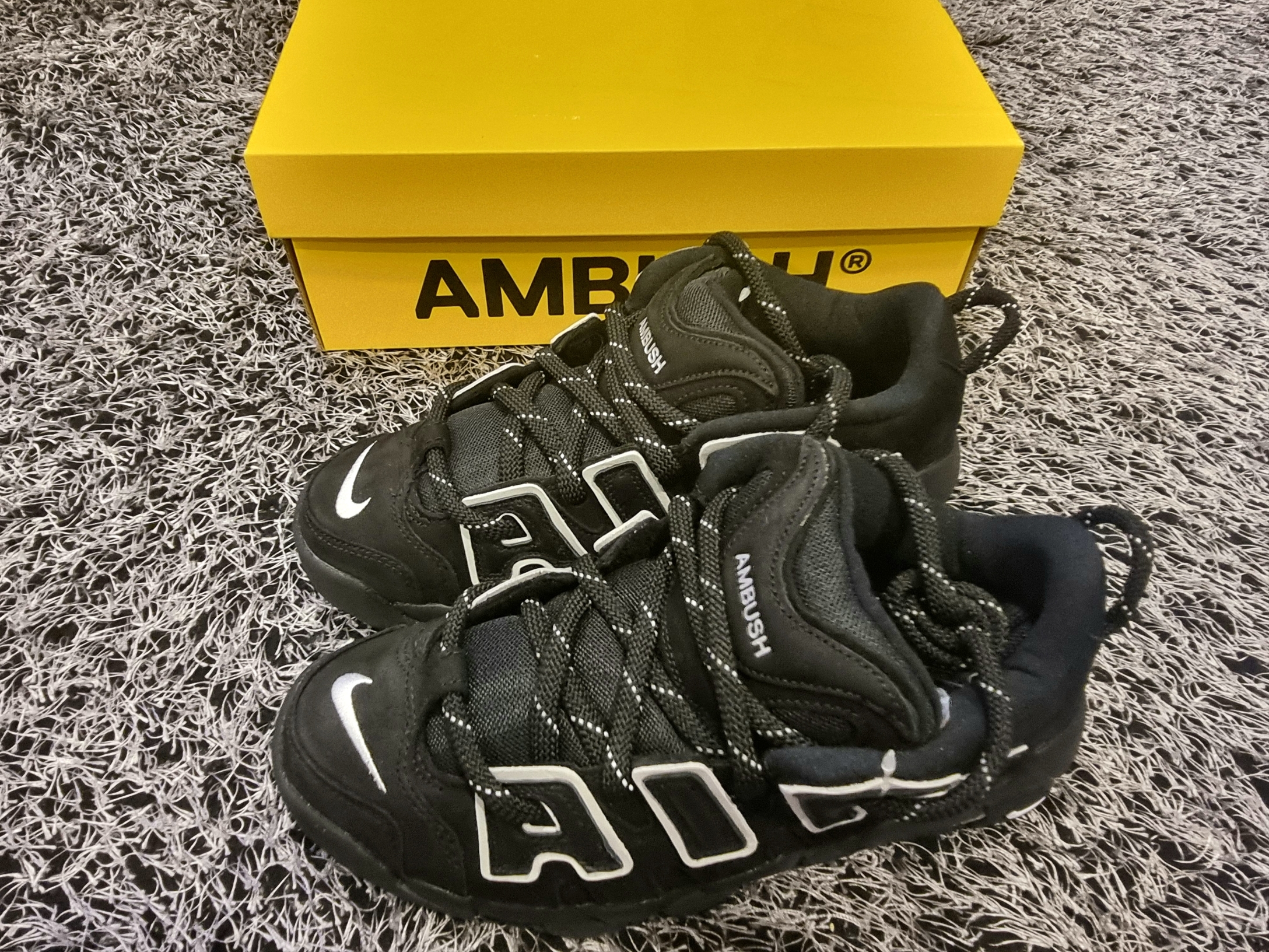 Nike Air More Uptempo Black White 2020 착용 스타일 - 5
