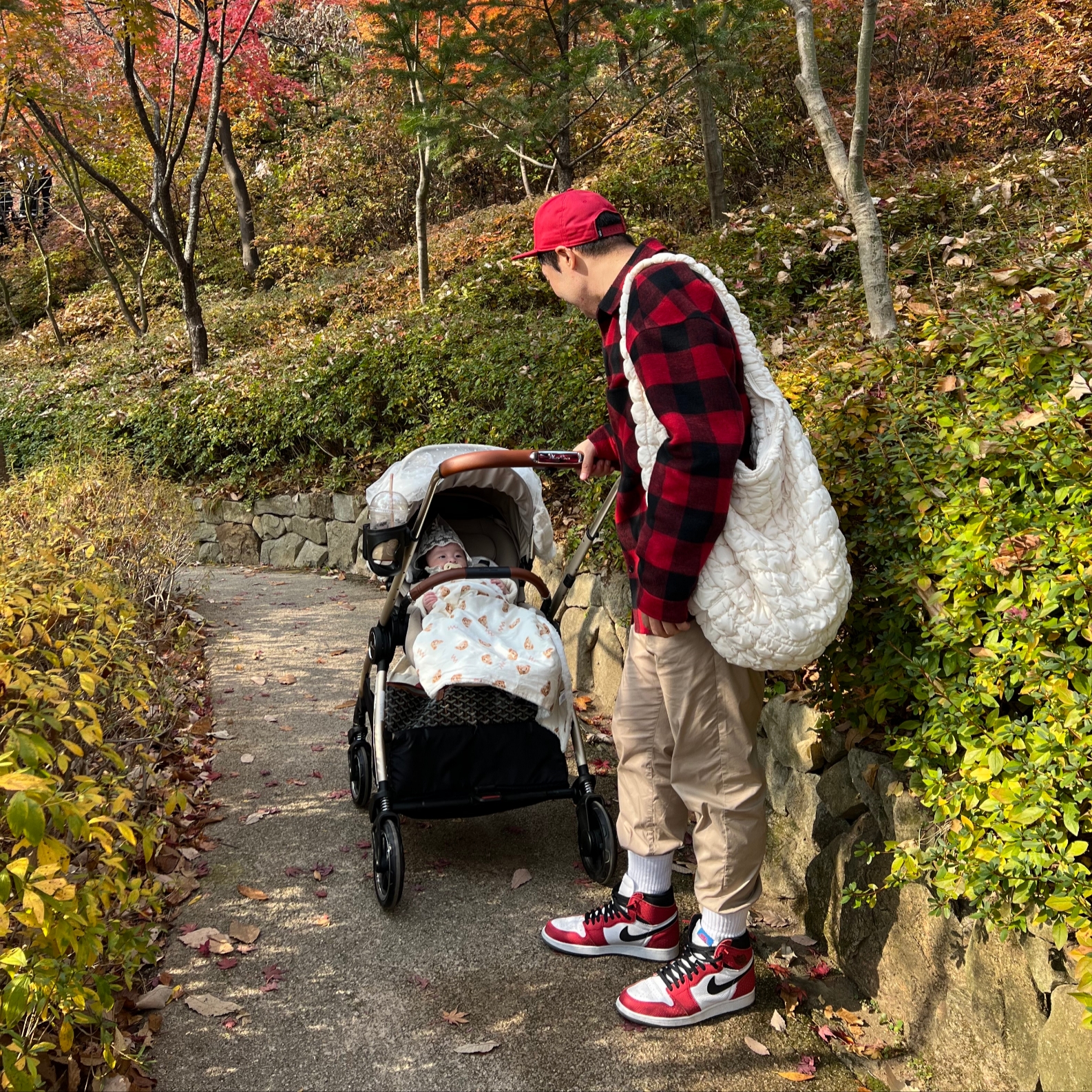 COS Quilted Oversized Shoulder Bag Off White Light Beige, Jordan 1 Retro High Spider-Man Origin Story 착용 스타일