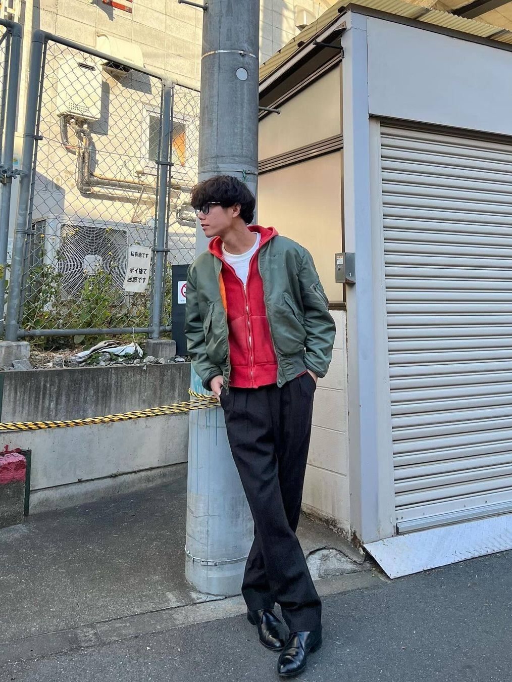 Prada Re-Nylon Bomber Jacket Black, CDG x Alpha Industries Bias MA-1 Jacket Olive 착용 스타일 - 5
