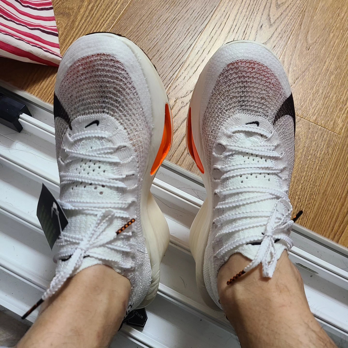 Nike Air Zoom Alphafly Next% 3 Proto White Total Orange 착용 스타일