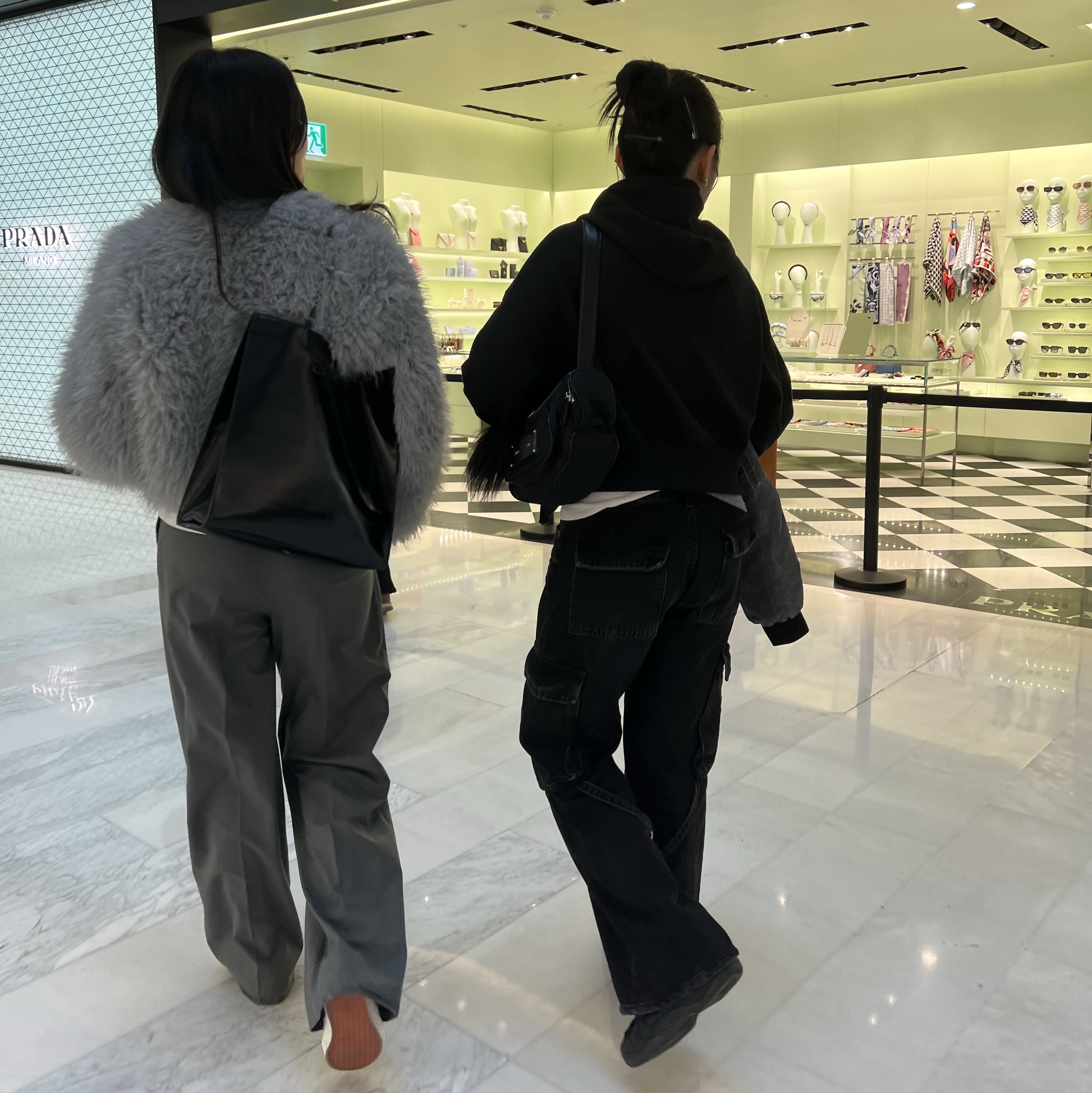 Matin Kim Madeleine Round Bag Black, Nike Air Foamposite One Black Anthracite 착용 스타일 - 7