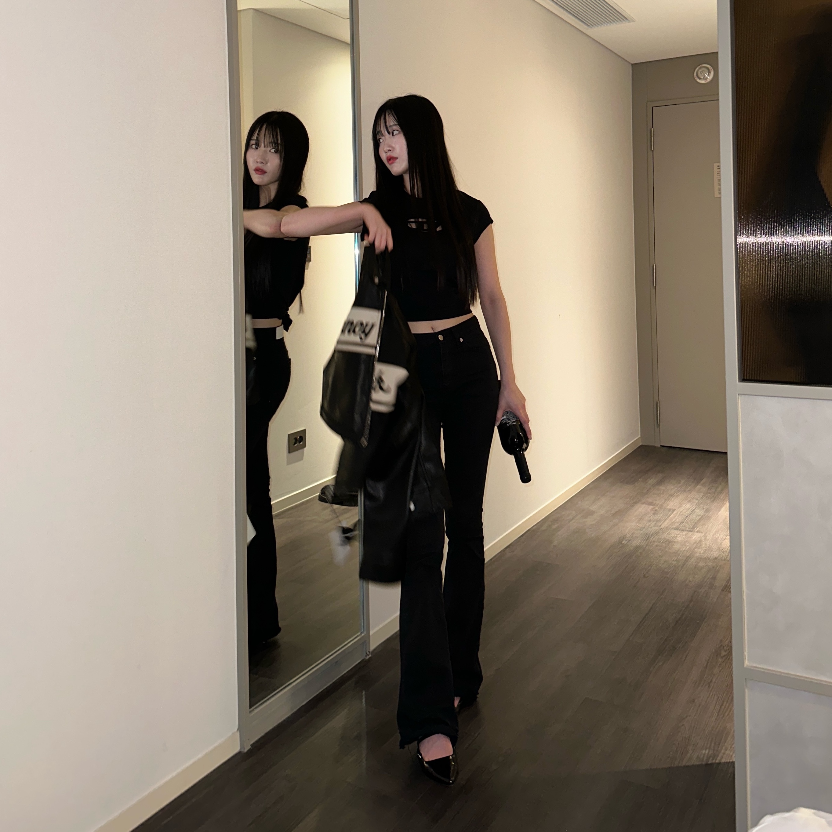(W) Diesel T-Angie Peekaboo Logo T-Shirt Black 착용 스타일 - 1