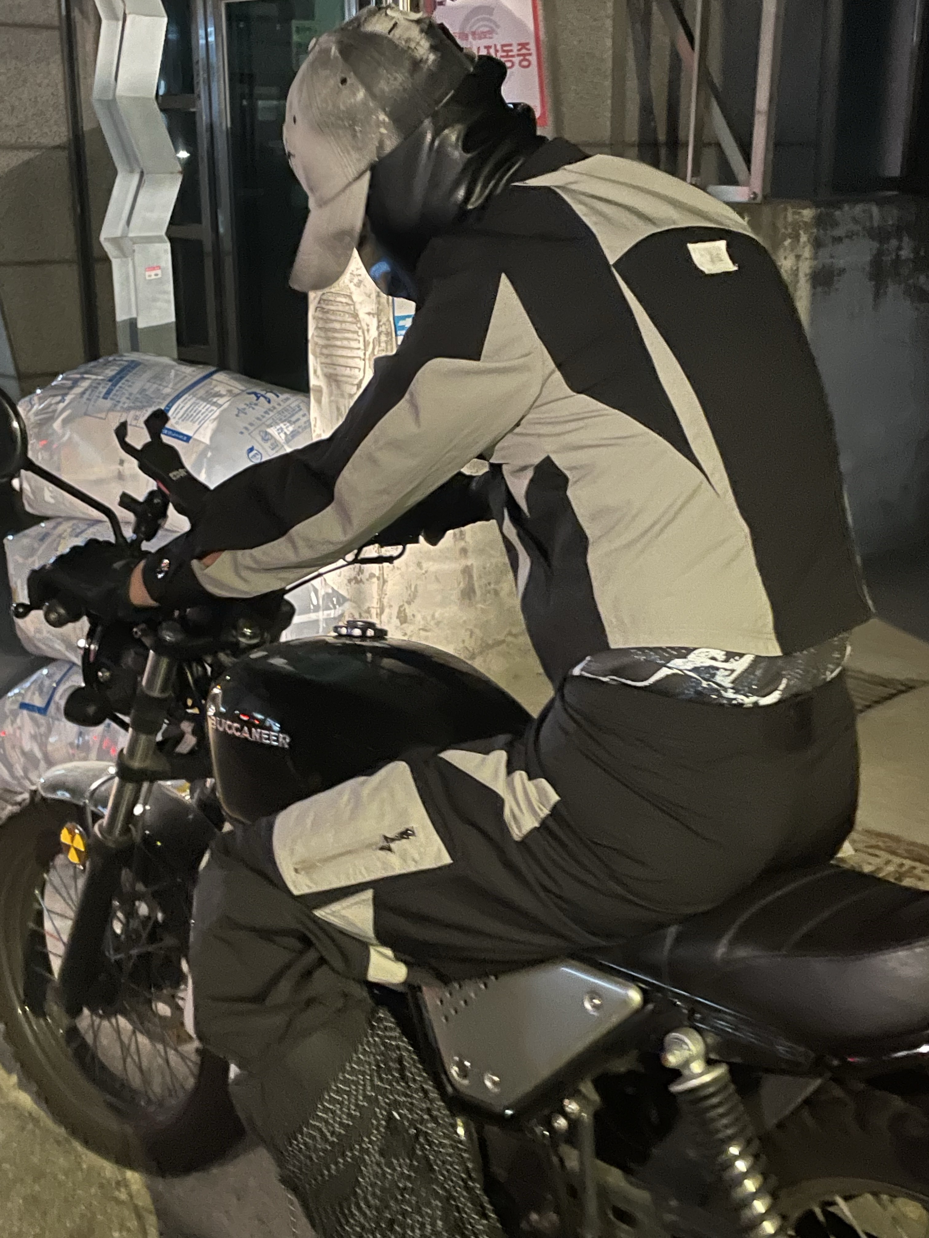 BLR Ho-Mi Jacket Black 착용 스타일 - 2
