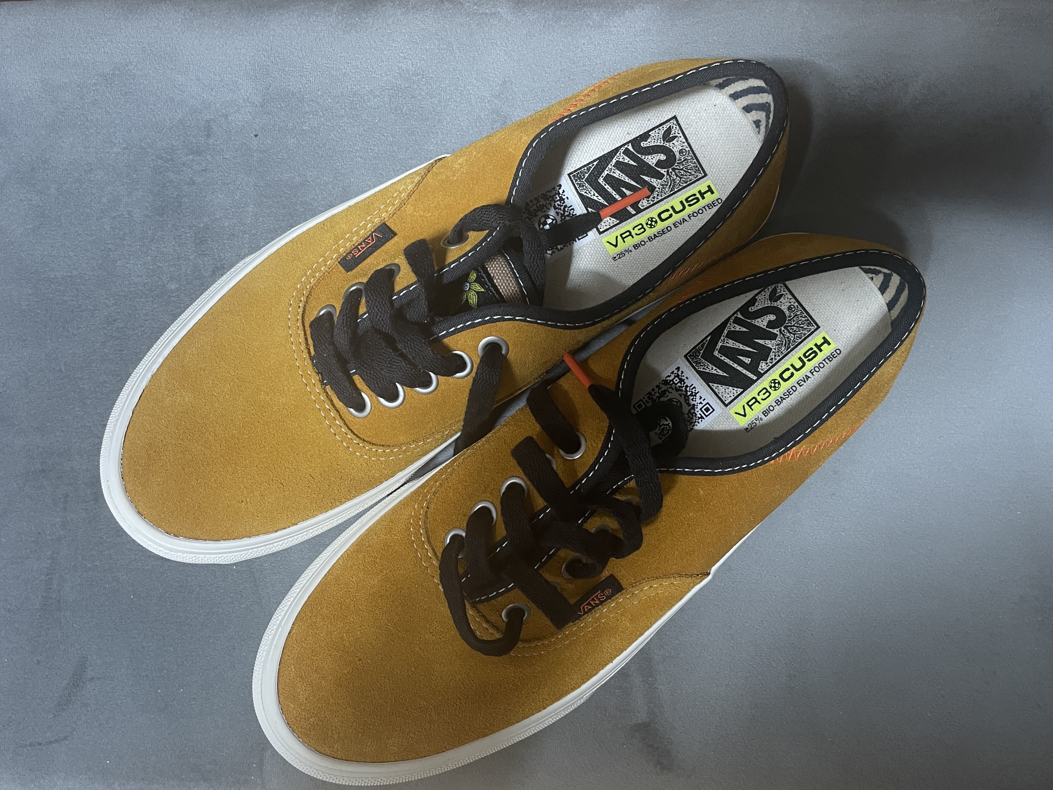 Vans Authentic Convert Growth Garden Sunflower 착용 스타일