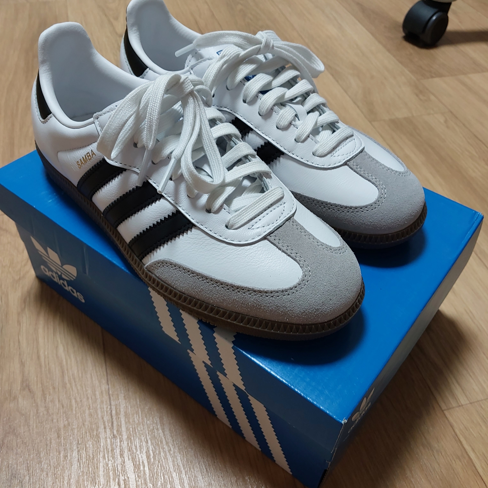 Adidas Samba OG Cloud White 착용 스타일