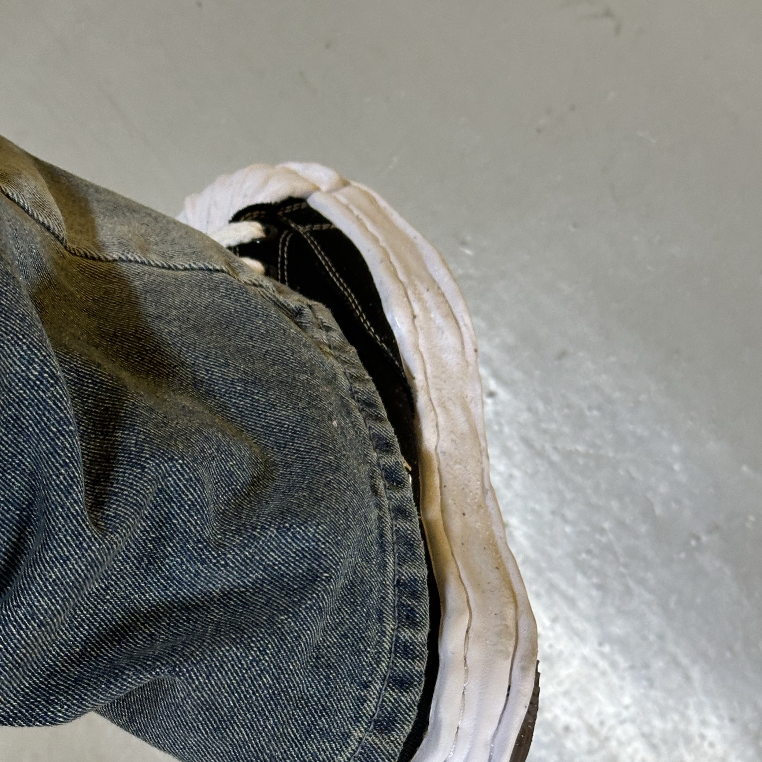 Maison Mihara Yasuhiro Blakey OG Sole Canvas Low-top Sneakers Black White 착용 스타일 - 2