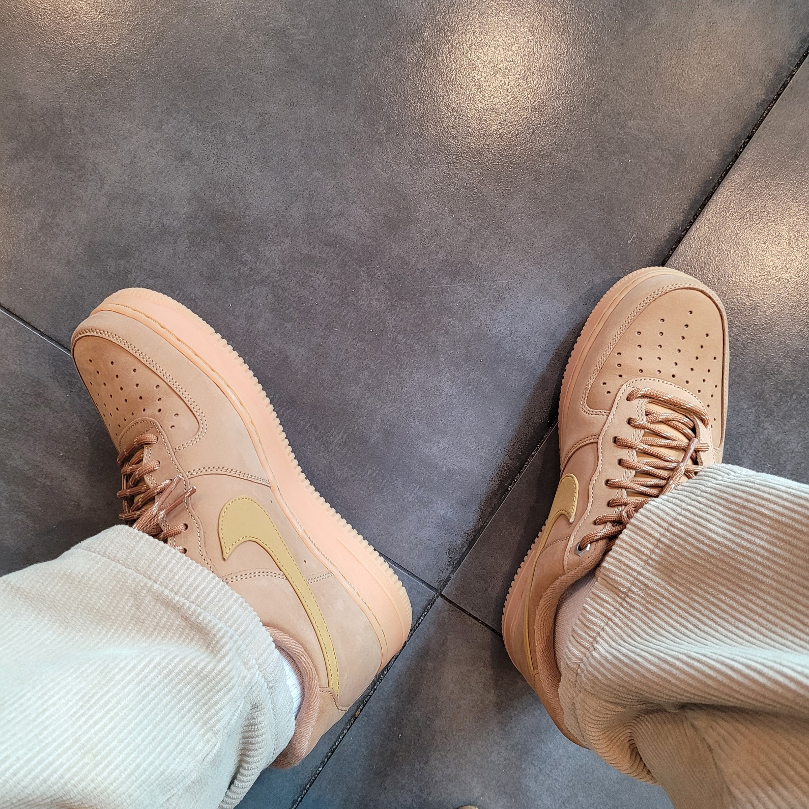 Nike Air Force 1 '07 WB Flax 착용 스타일