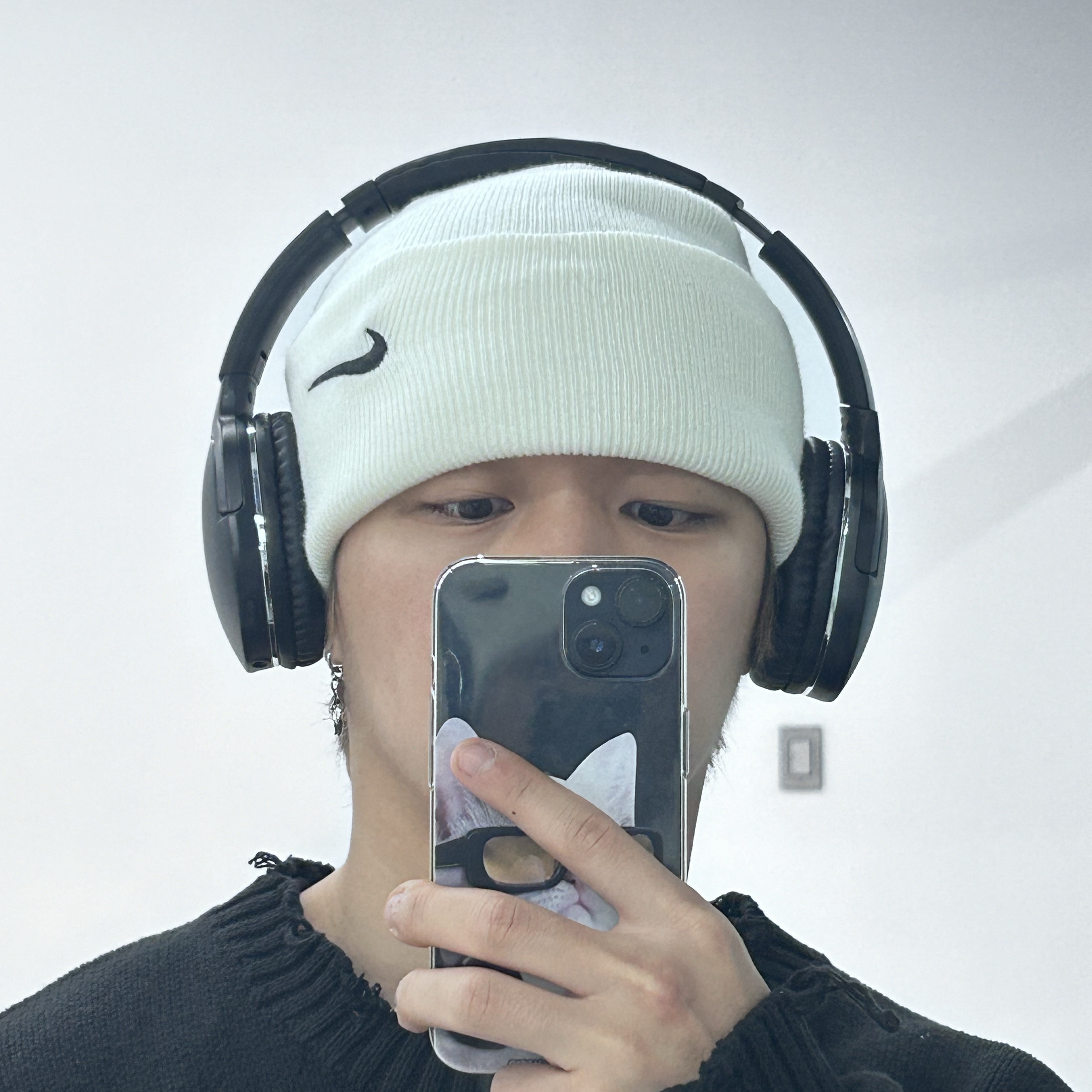 Nike x Stussy NRG Cuffed Beanie Summit White 착용 스타일