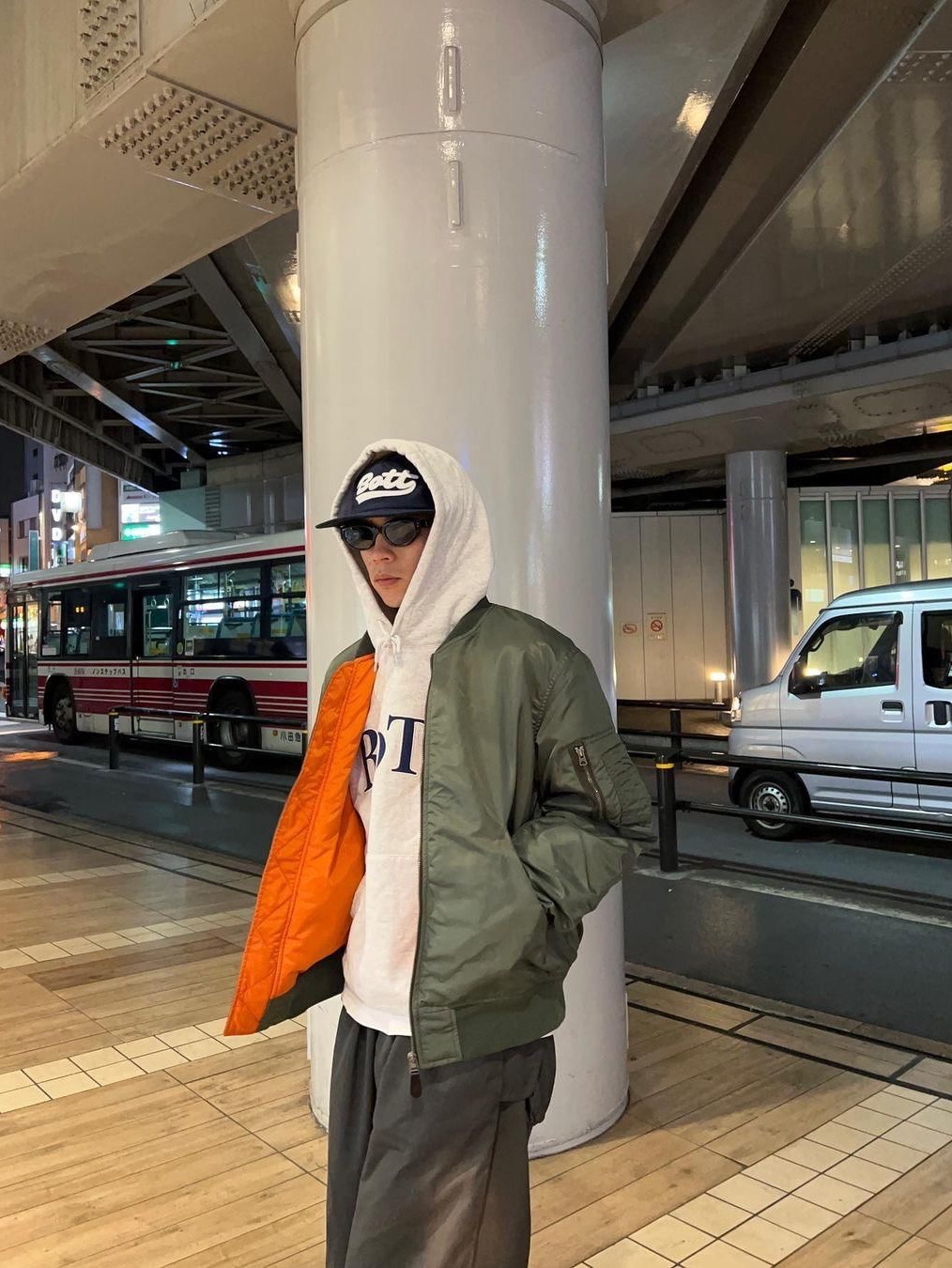 Prada Re-Nylon Bomber Jacket Black, CDG x Alpha Industries Bias MA-1 Jacket Olive 착용 스타일 - 6