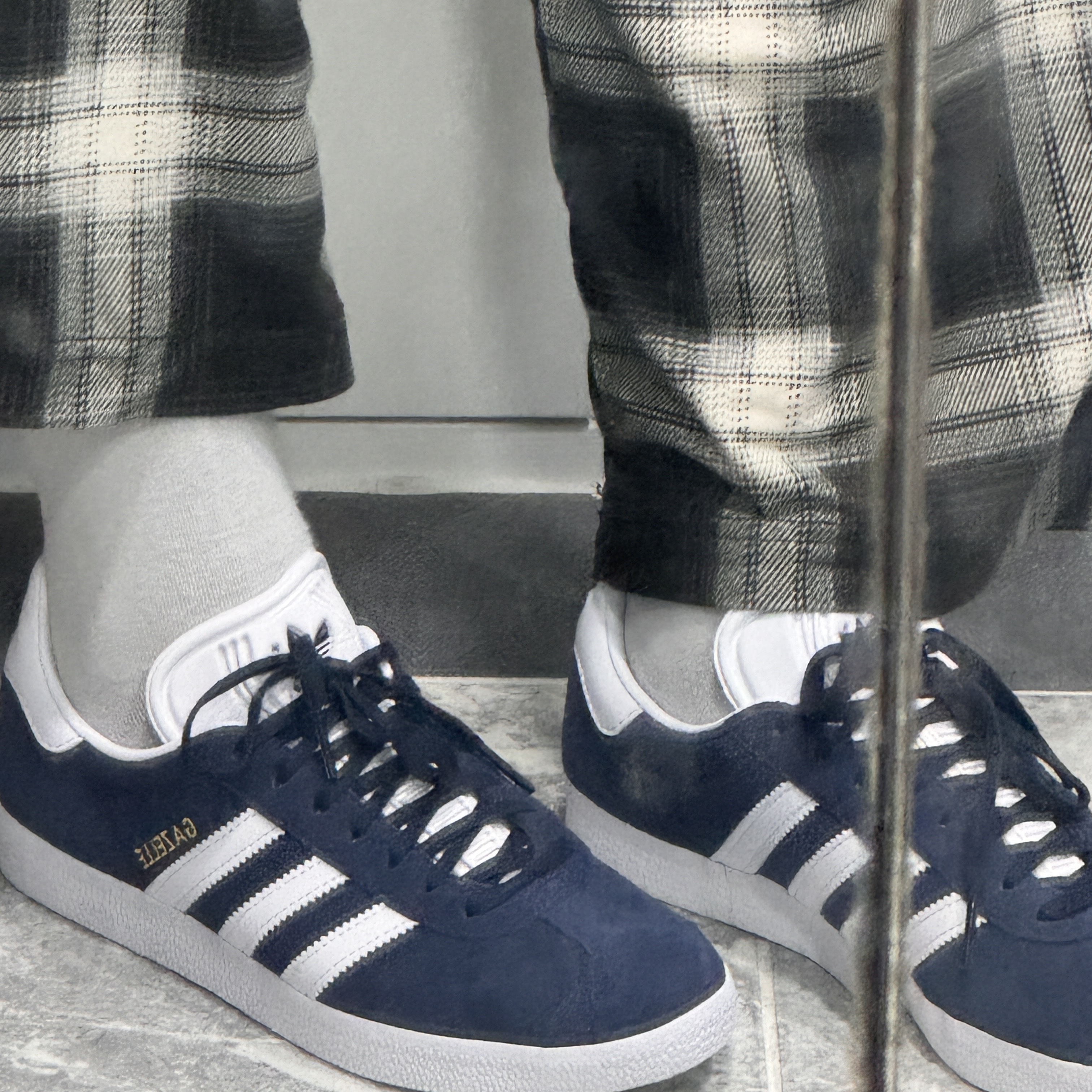 Adidas Gazelle Collegiate Navy 착용 스타일