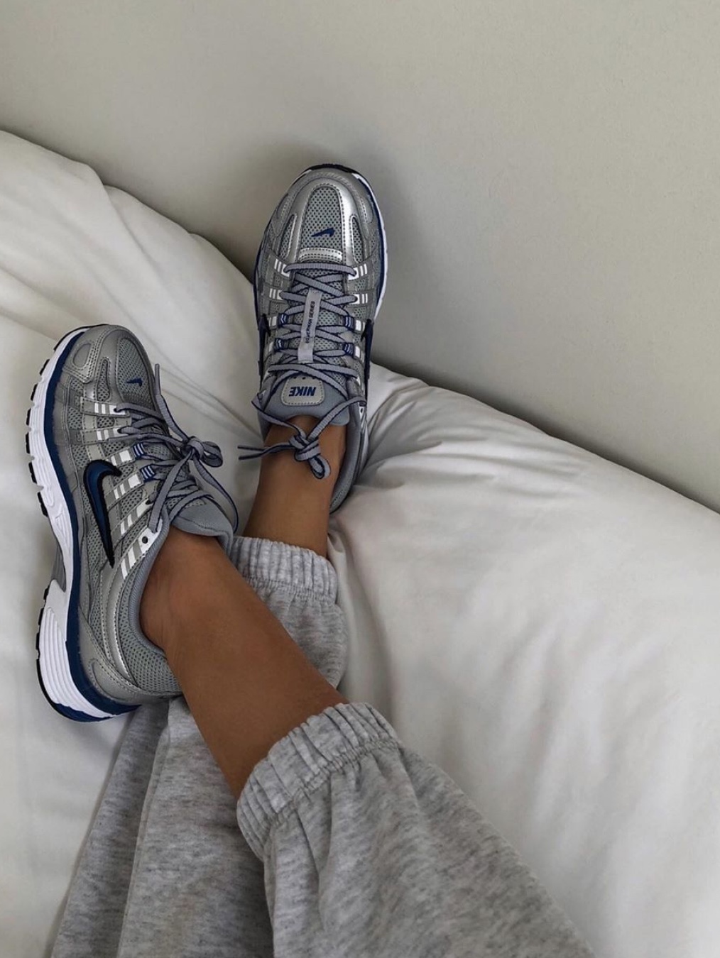 (W) Nike P-6000 Laser Blue, (W) Nike P-6000 Metallic Silver Red 착용 스타일 - 4