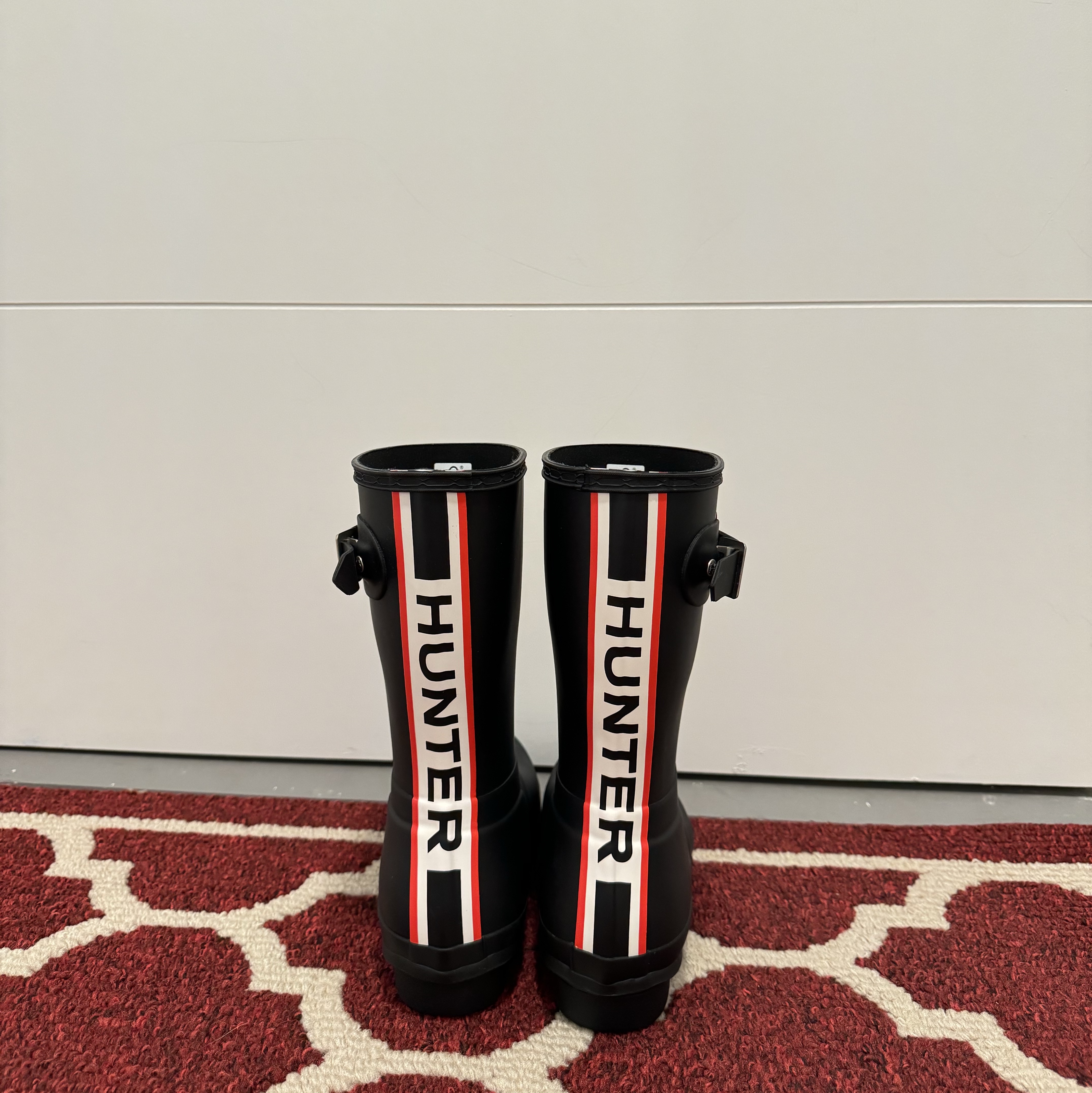(Kids) Hunter Original Large Back Stripe Rain Boots Black 착용 스타일 - 2