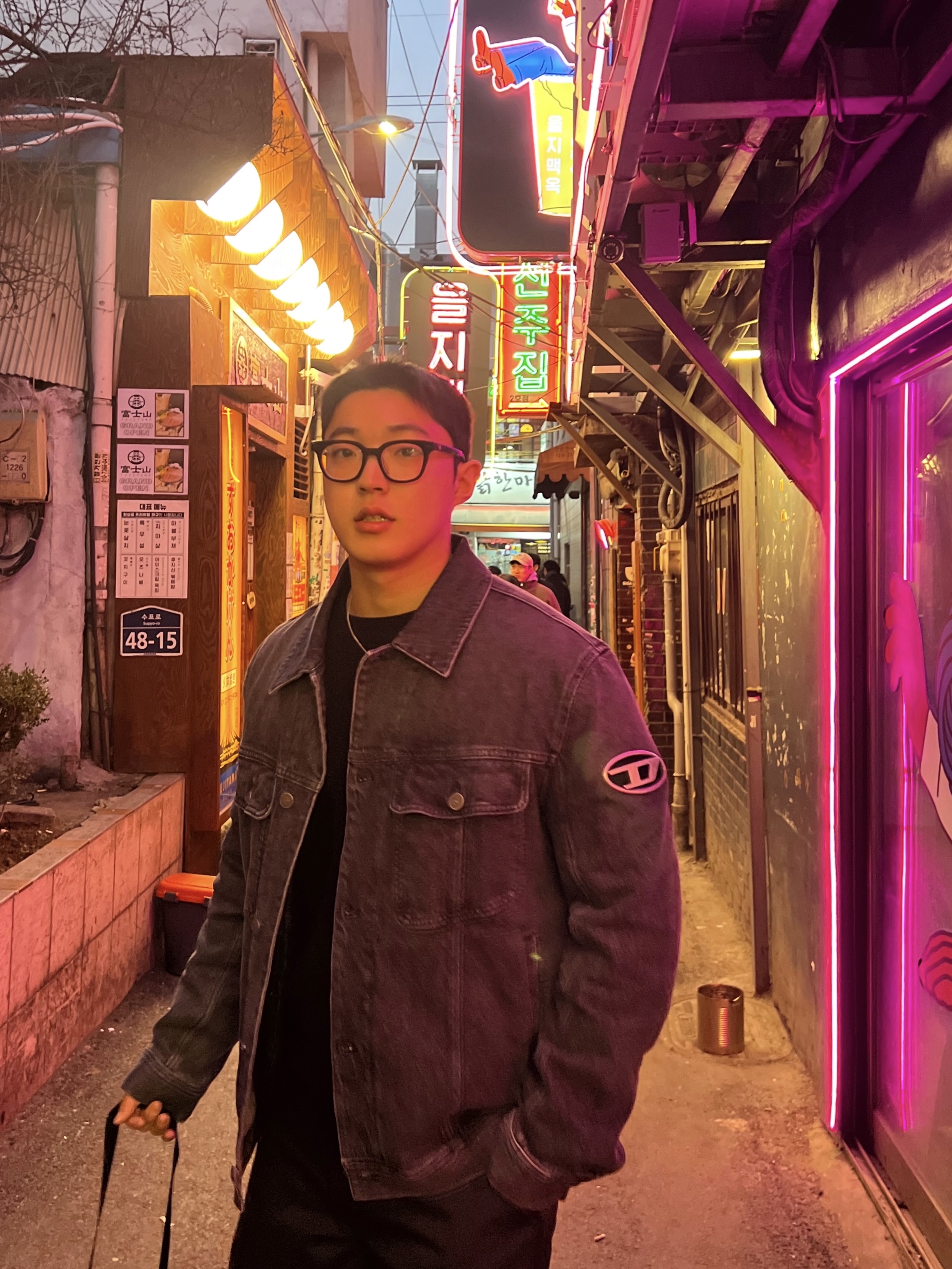 디젤 D-바르시-Fsc 레귤러핏 데님 자켓 플라크 블랙 다크 그레이, 발렌시아가 BB 아이콘 네클리스 앤틱 실버 착용 스타일 - 2