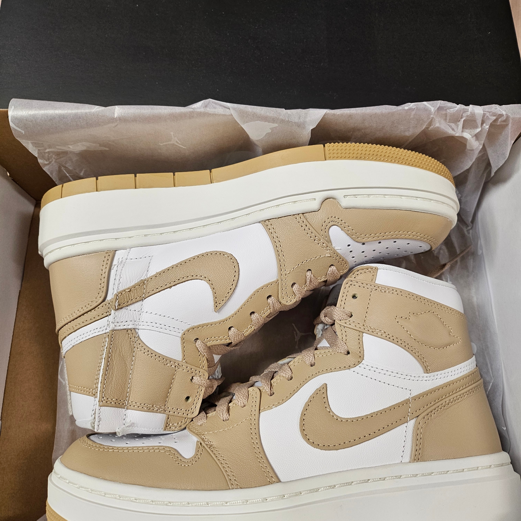 (W) Jordan 1 Elevate High White Desert 착용 스타일 - 1